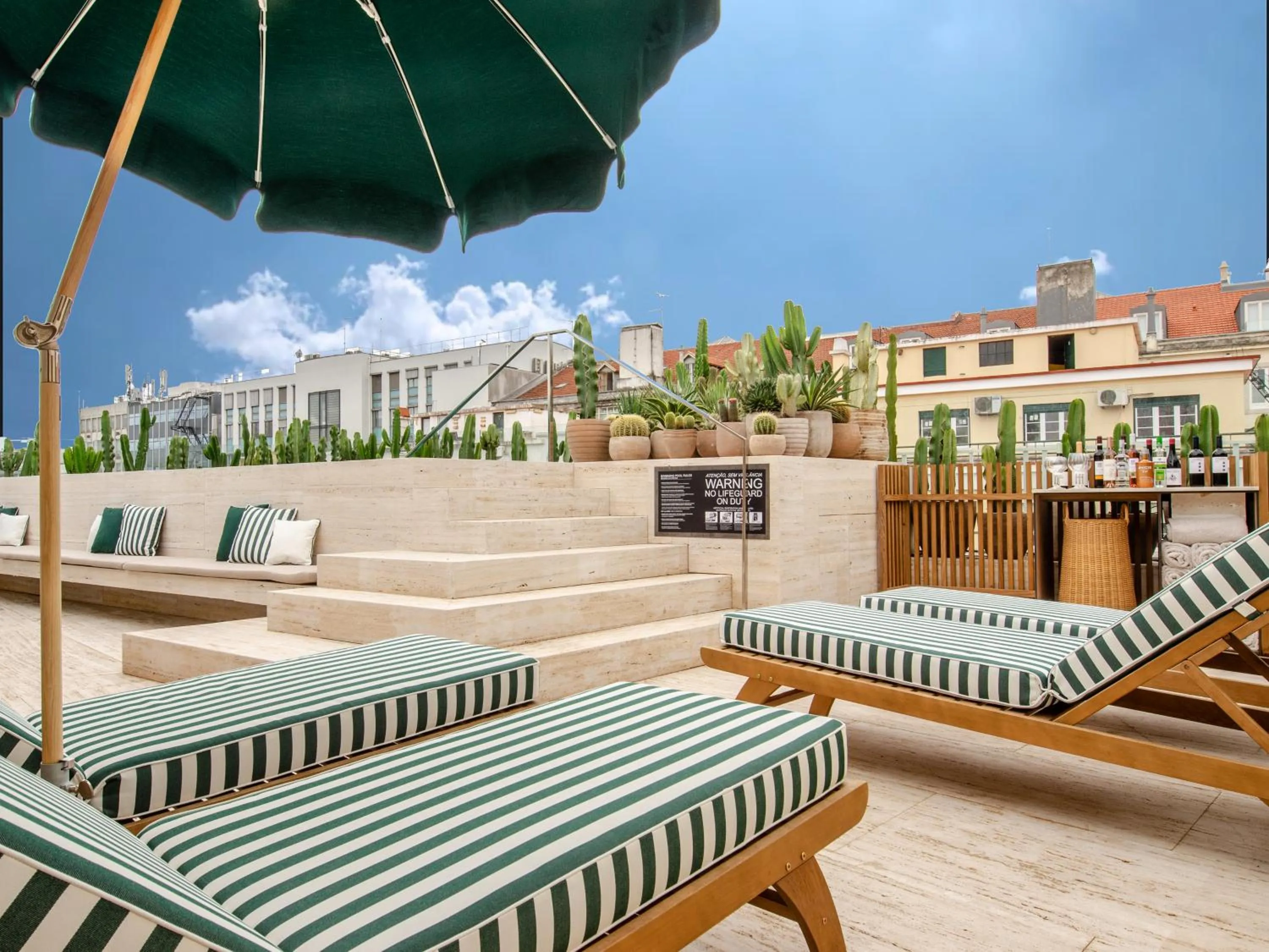 Swimming pool in Browns Avenue Hotel