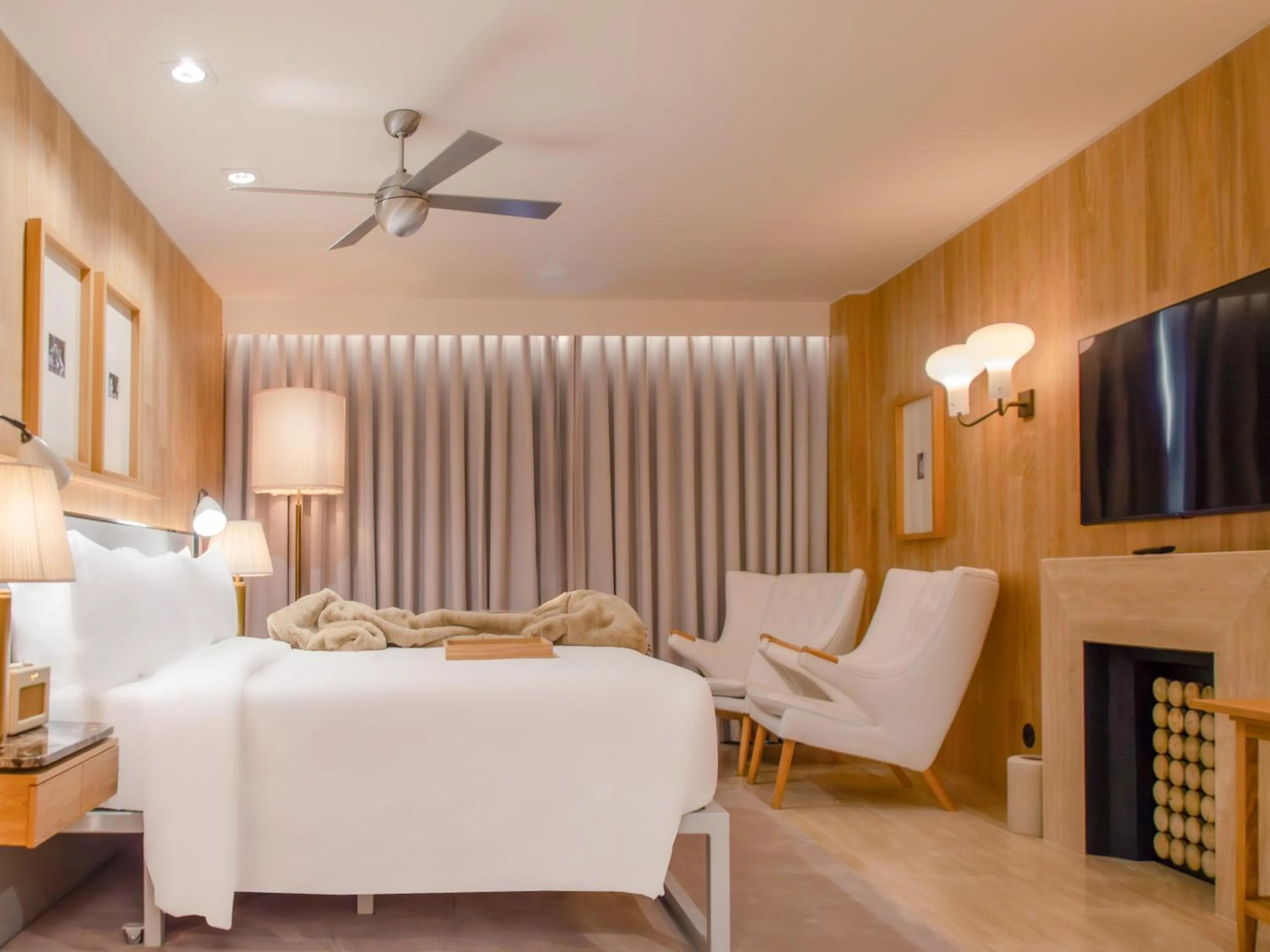 Bed in Browns Avenue Hotel