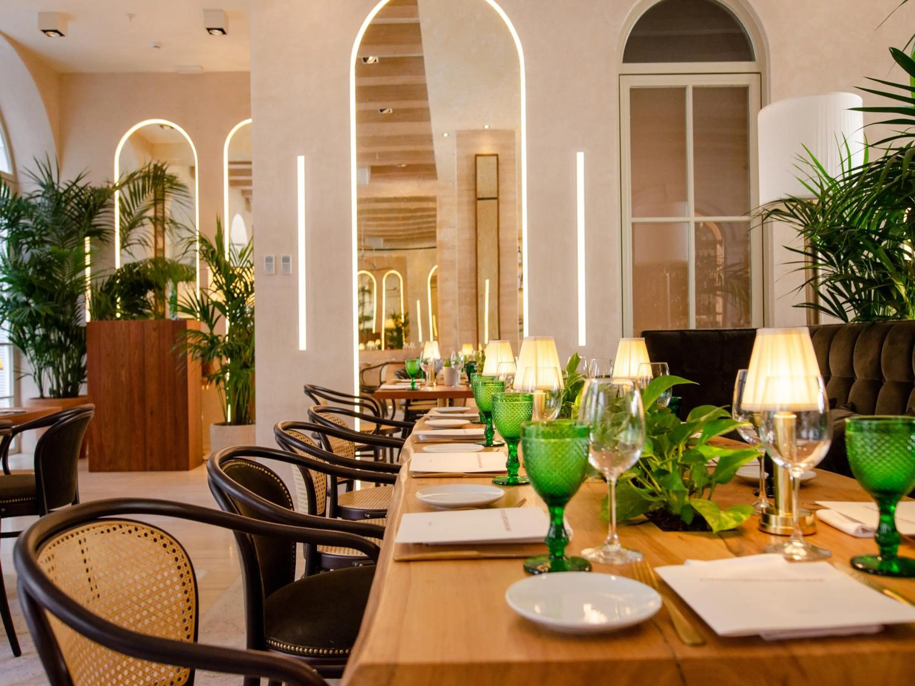 Restaurant/places to eat in Browns Avenue Hotel