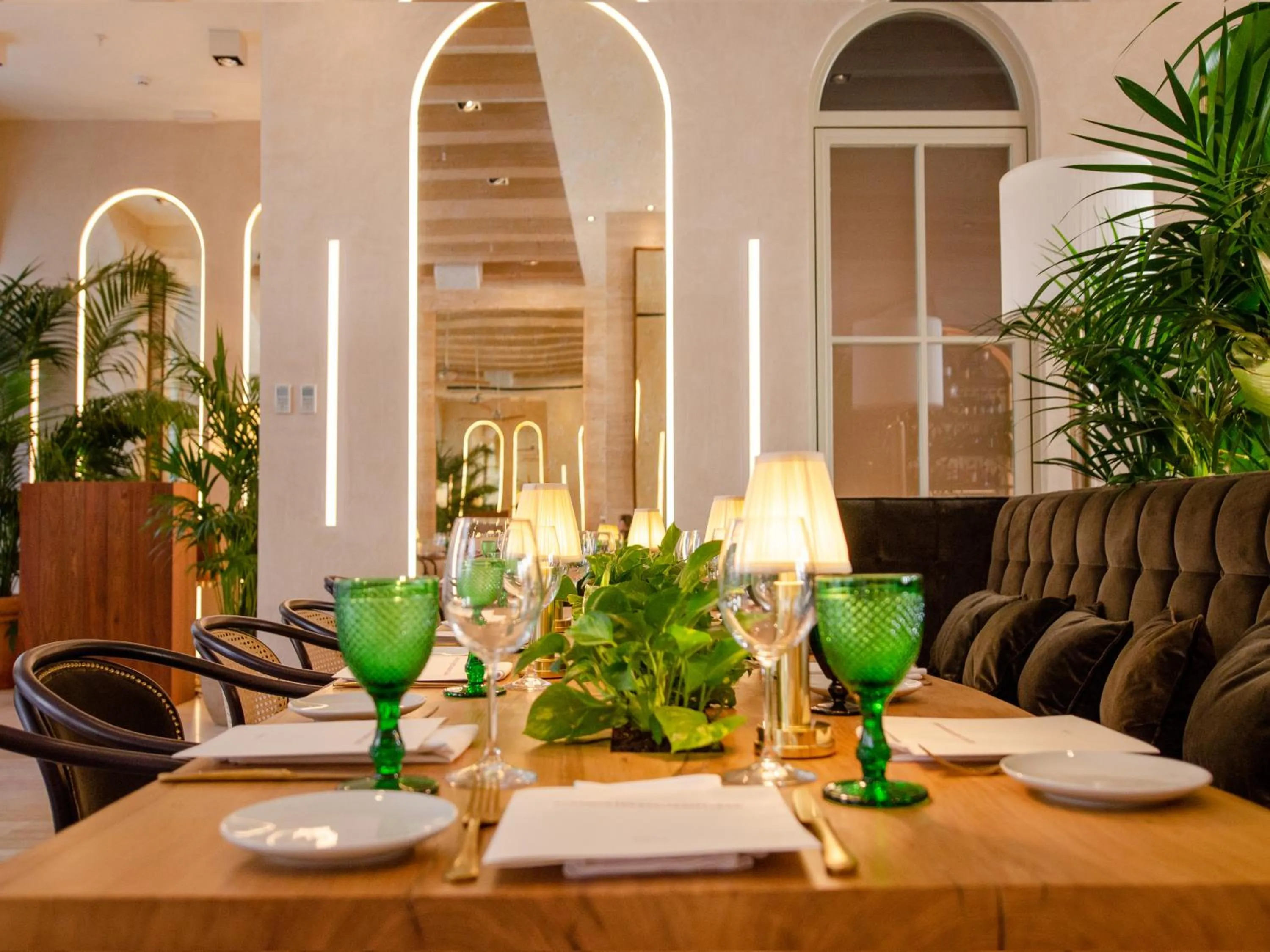 Restaurant/places to eat in Browns Avenue Hotel