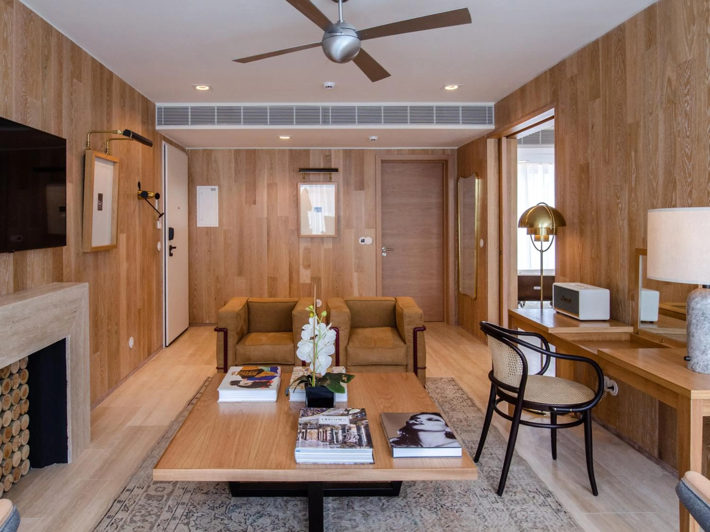 Living room in Browns Avenue Hotel