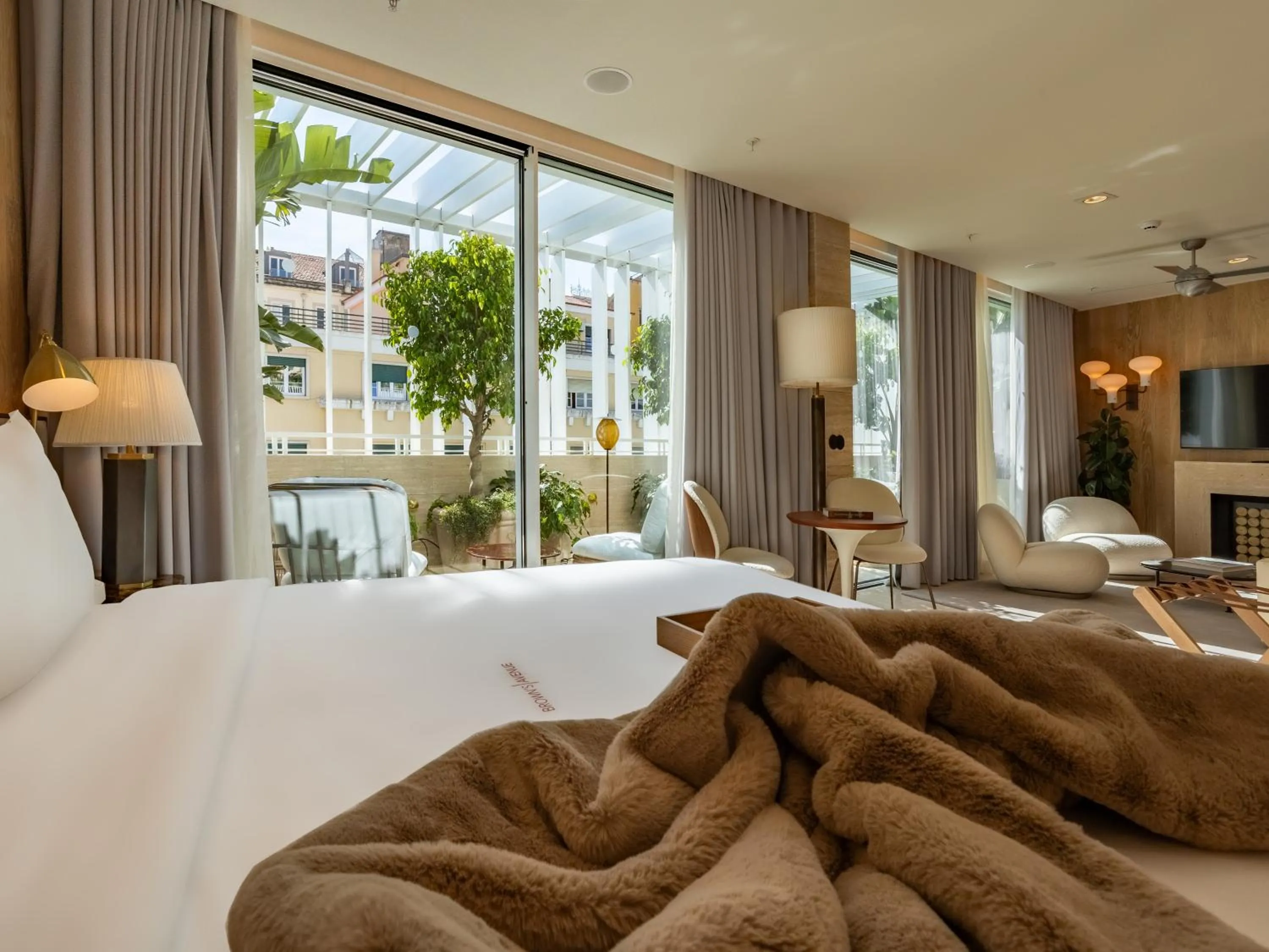 Bed in Browns Avenue Hotel