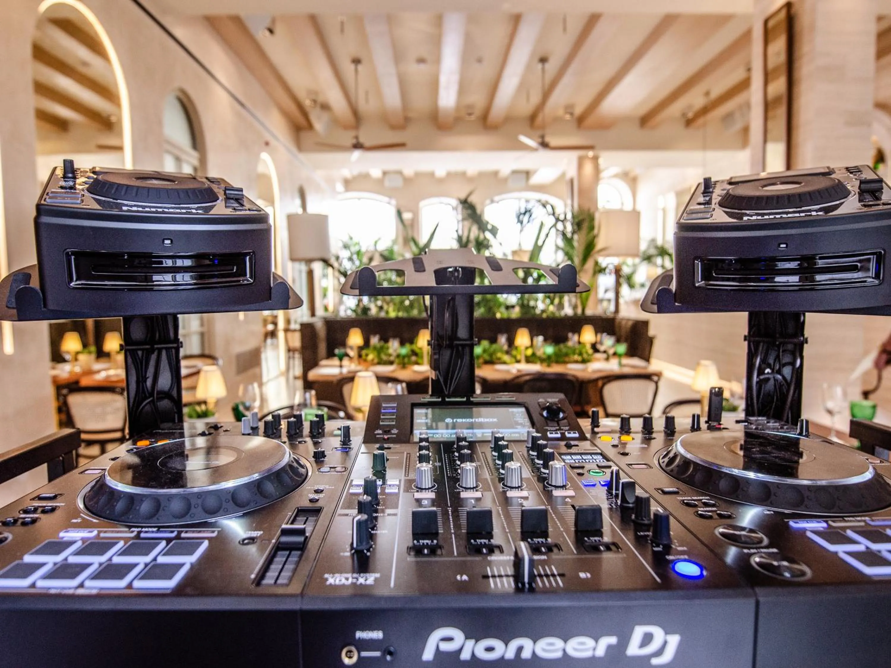 Restaurant/places to eat in Browns Avenue Hotel