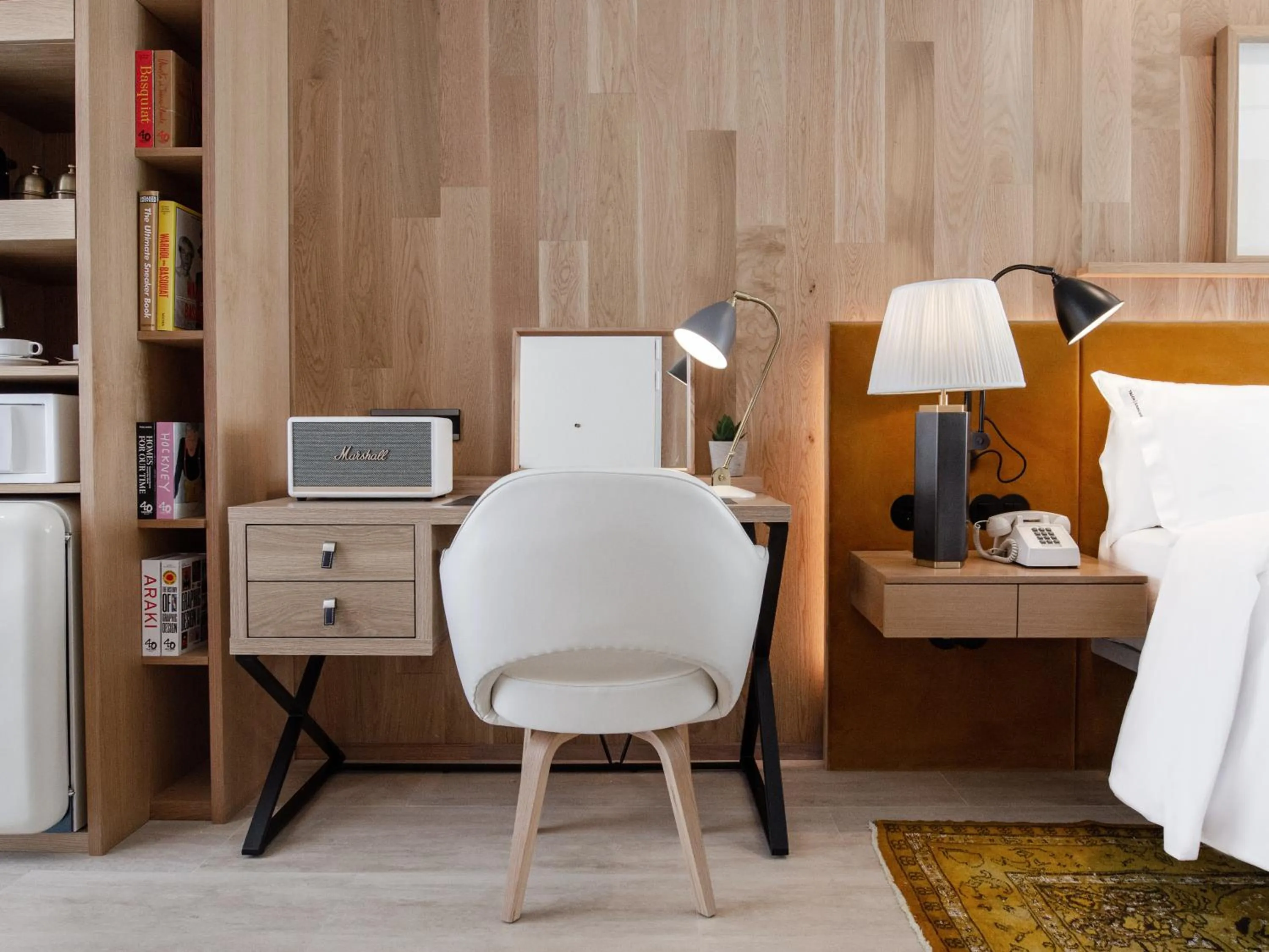 Photo of the whole room, Bed in Browns Avenue Hotel