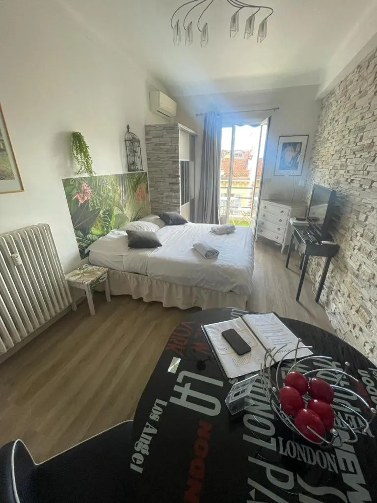 Bed in Studio Bel Air FSHH