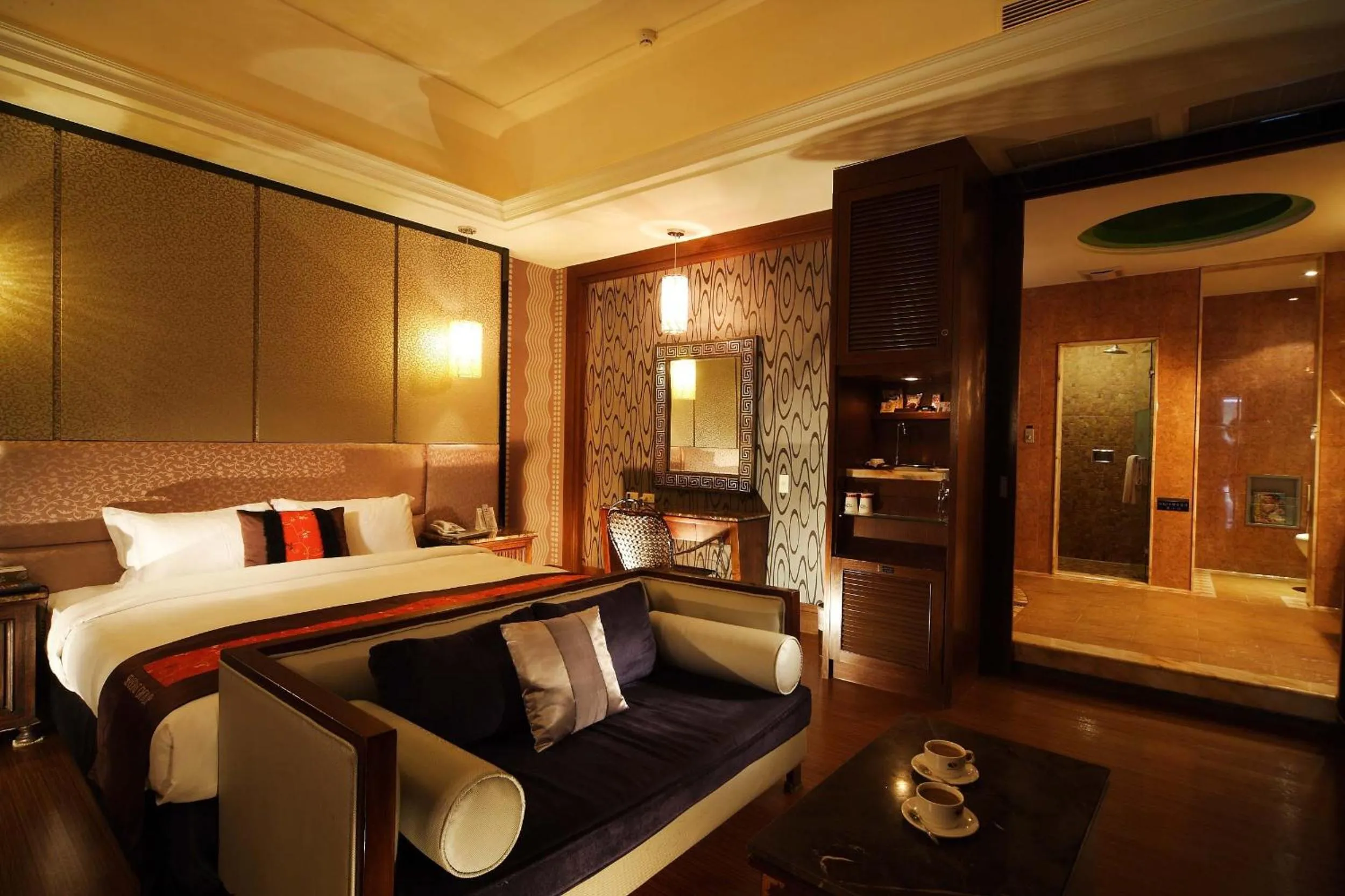 Bed in Seasons Boutique Motel