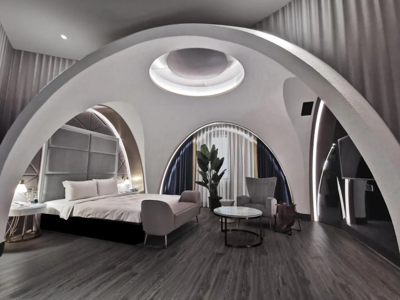 Bed in Seasons Boutique Motel