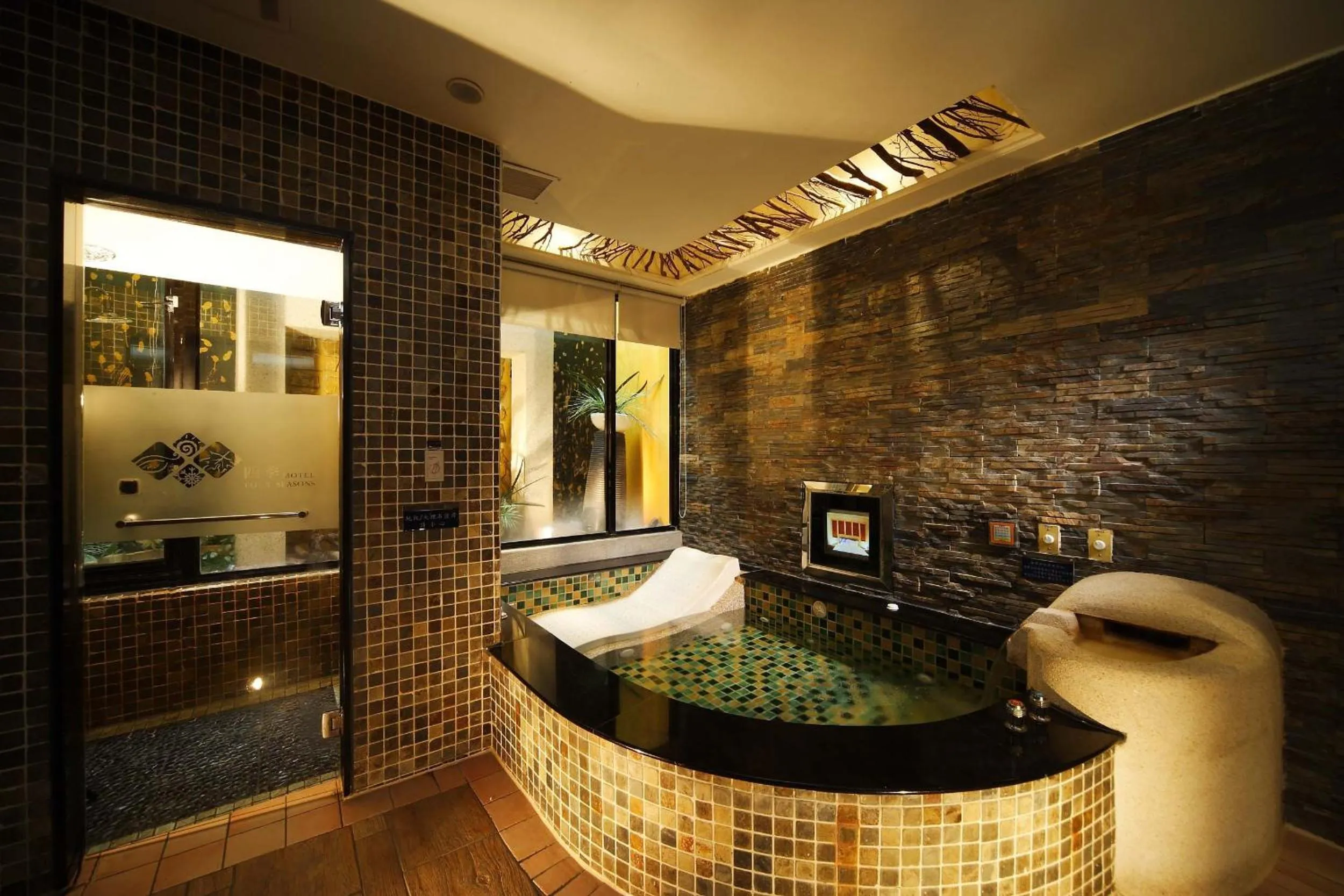 Bathroom in Seasons Boutique Motel