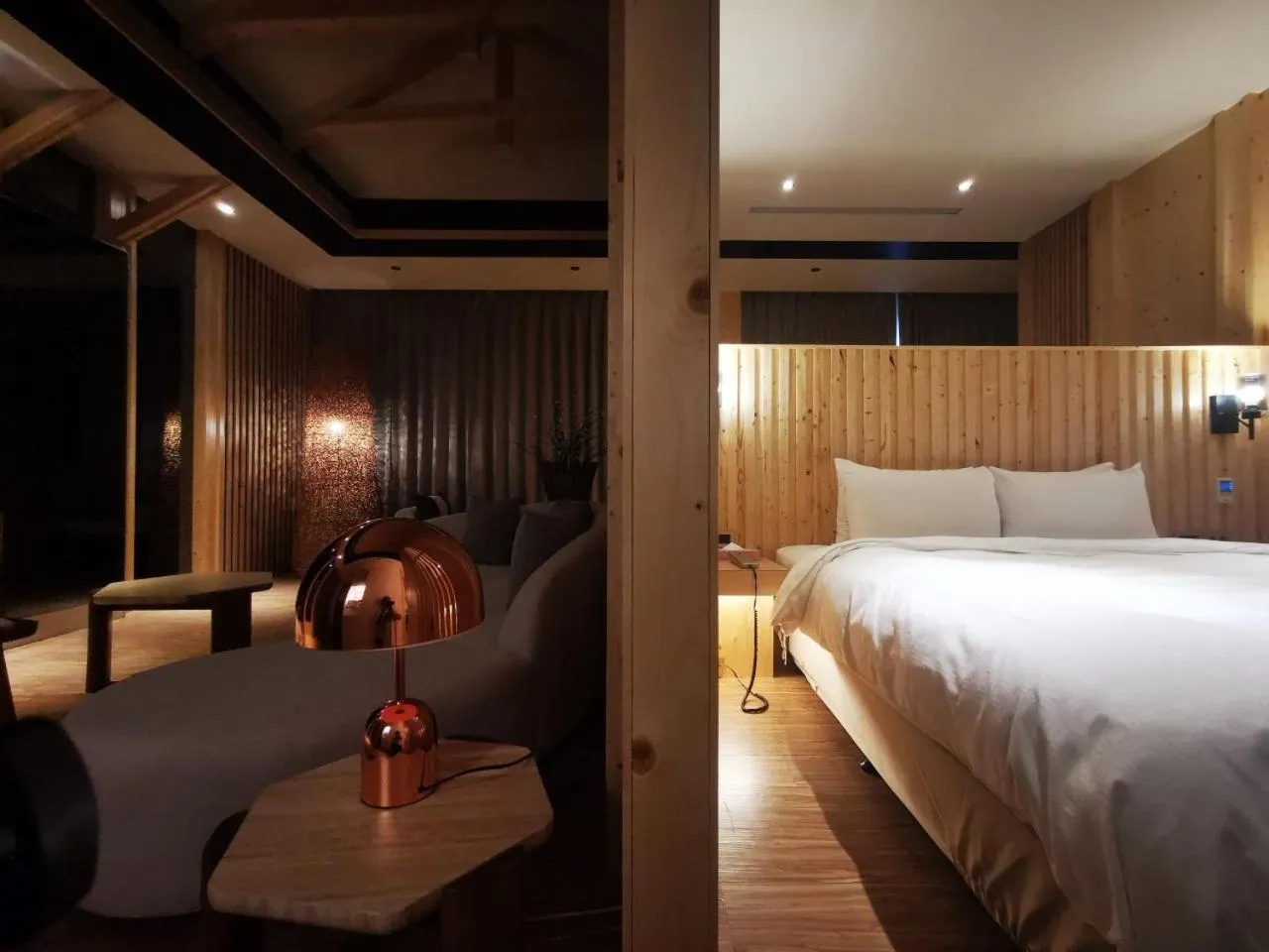 Bed in Seasons Boutique Motel