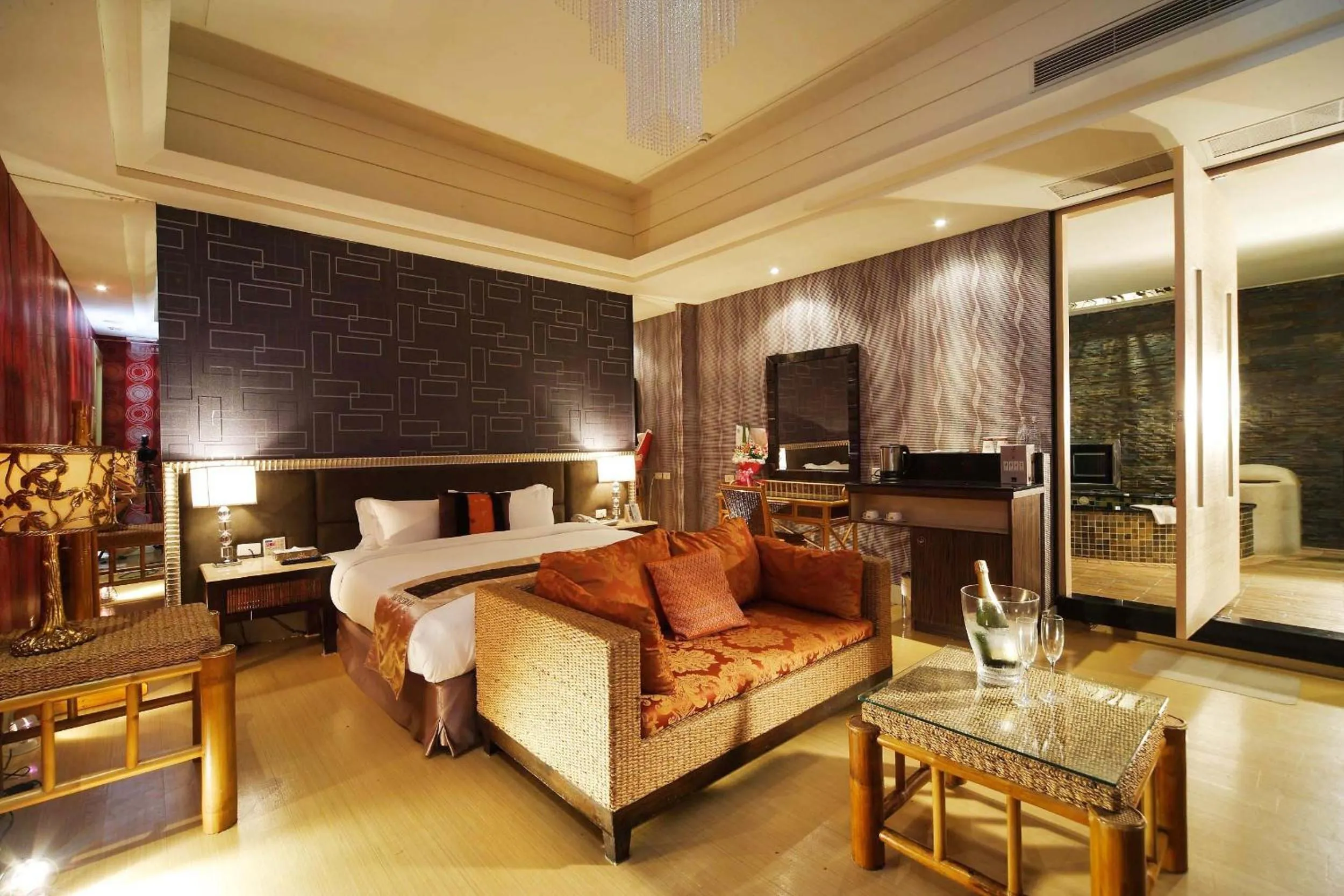 Bed in Seasons Boutique Motel