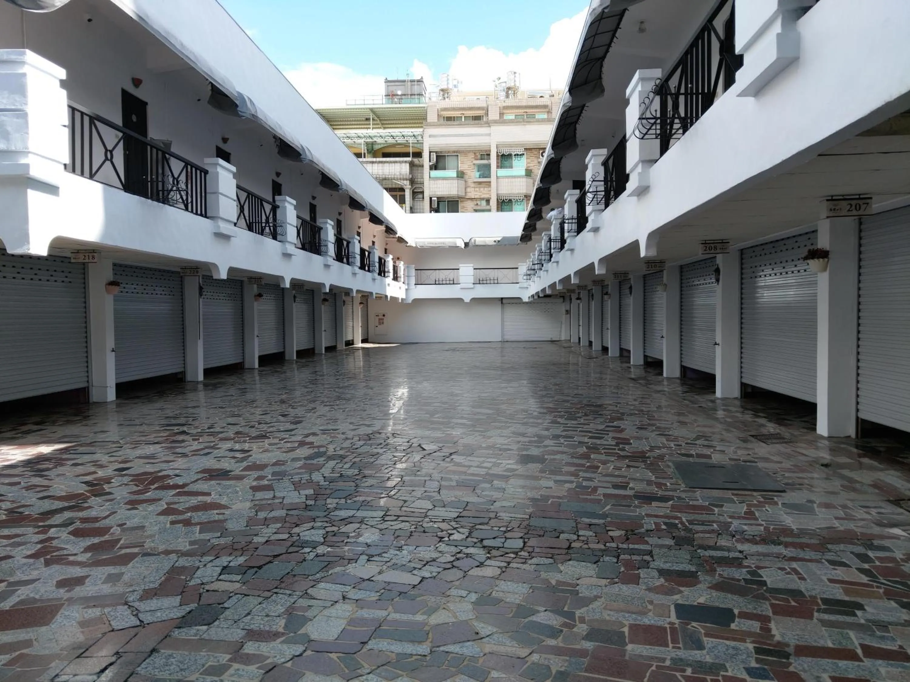 Property Building in Shiny Seasons Motel