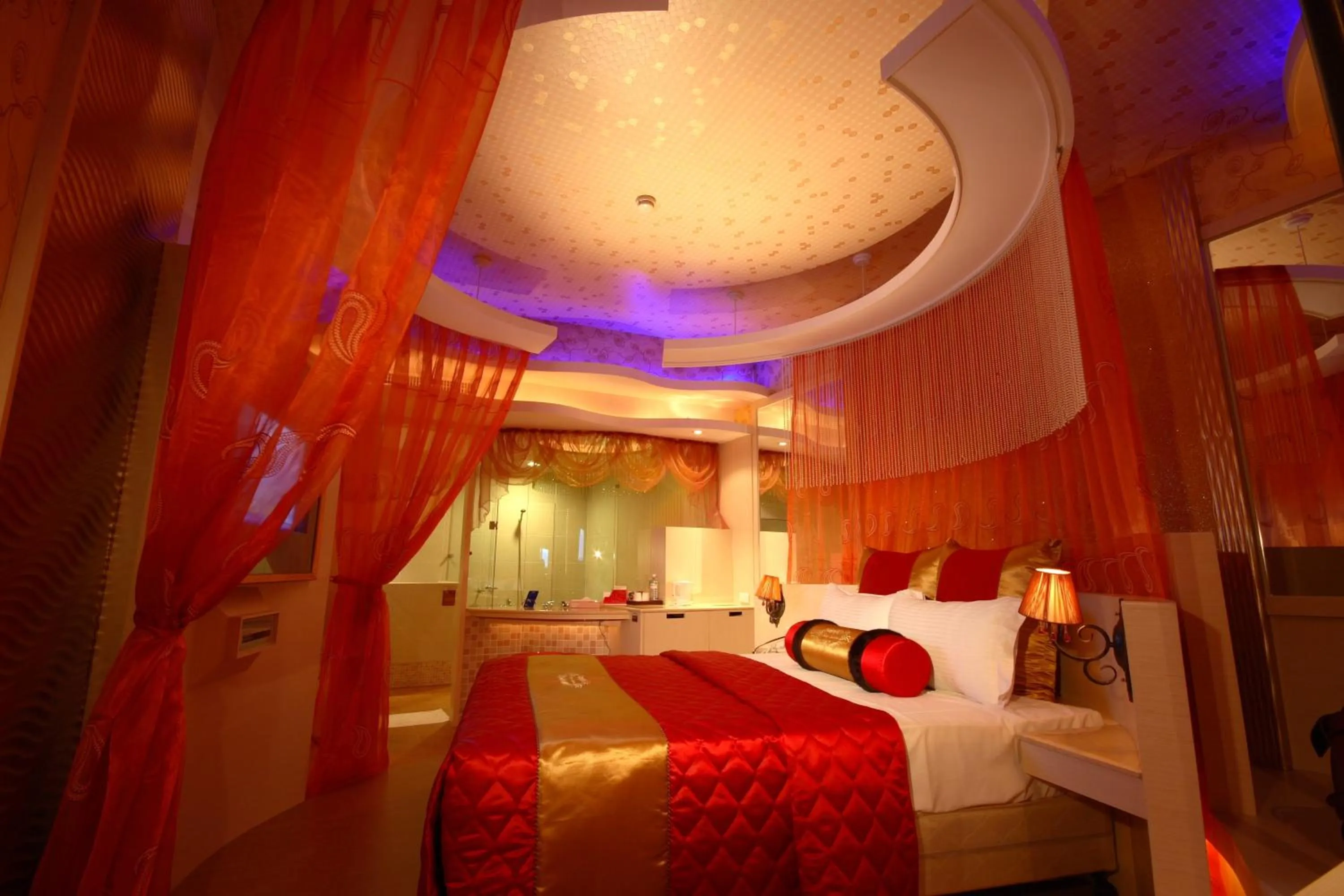 Photo of the whole room, Bed in Shiny Seasons Motel