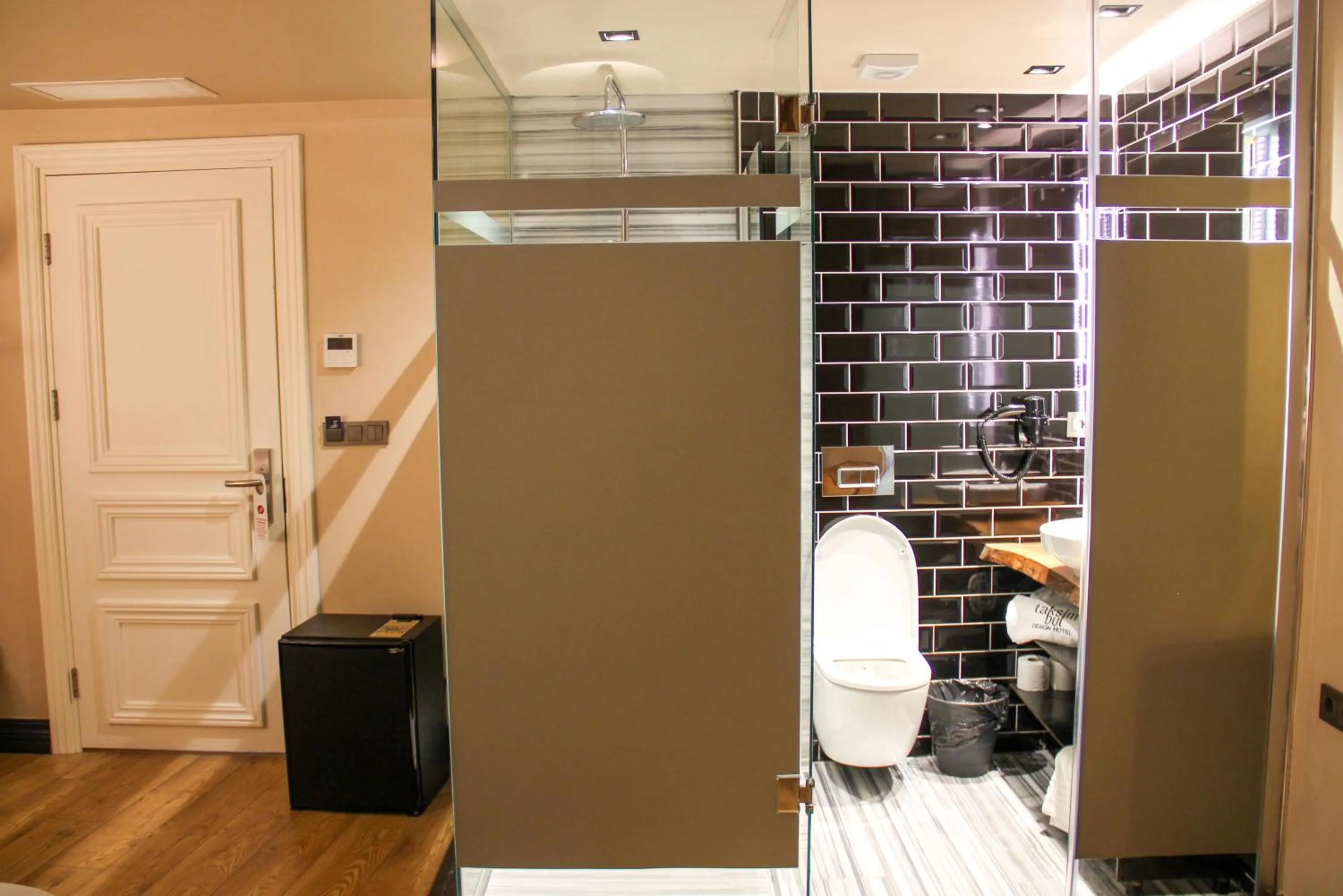 Toilet in Taksimbul Design Hotel