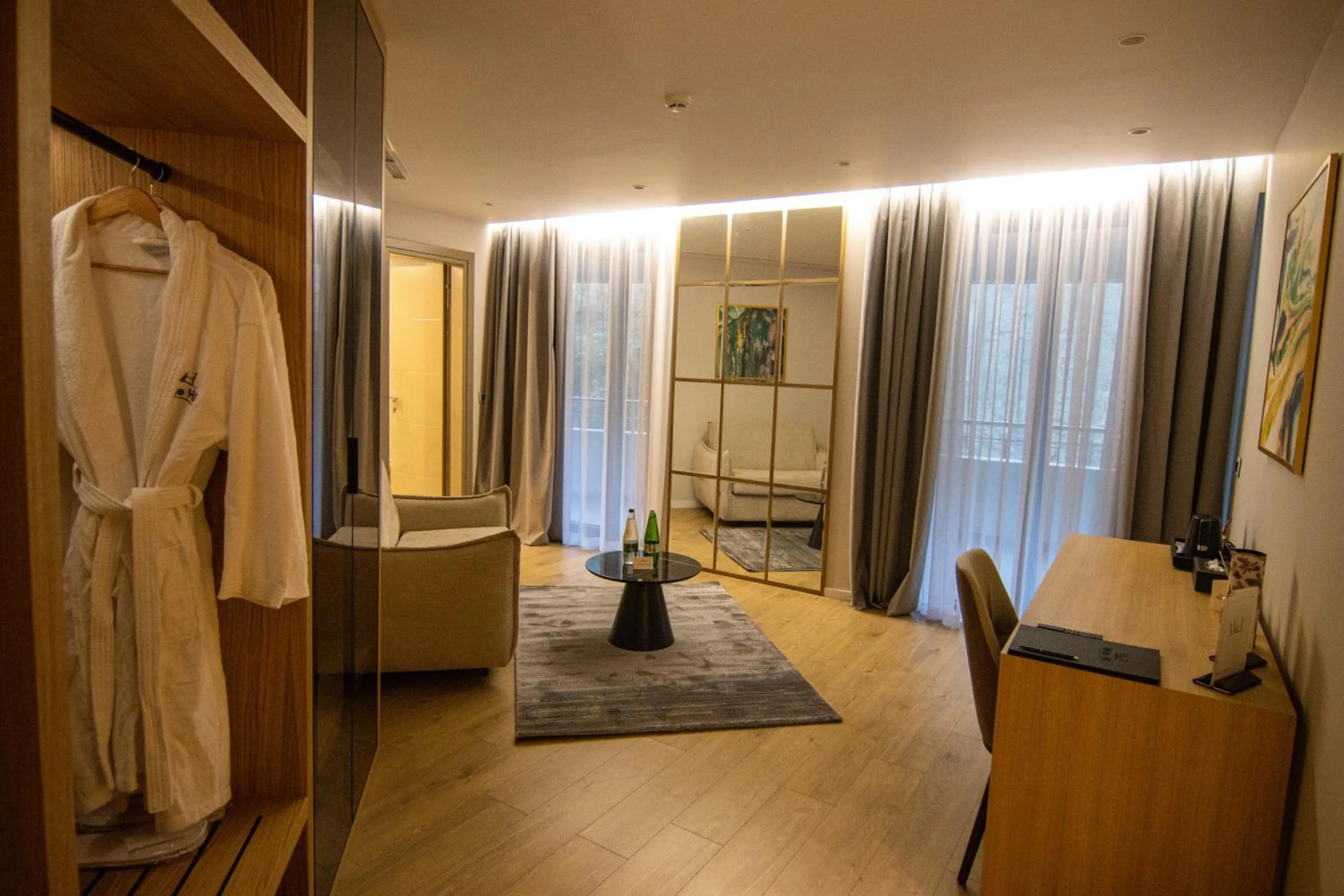 Living room, Bed in White Hill Hotel, SPA & Conferences