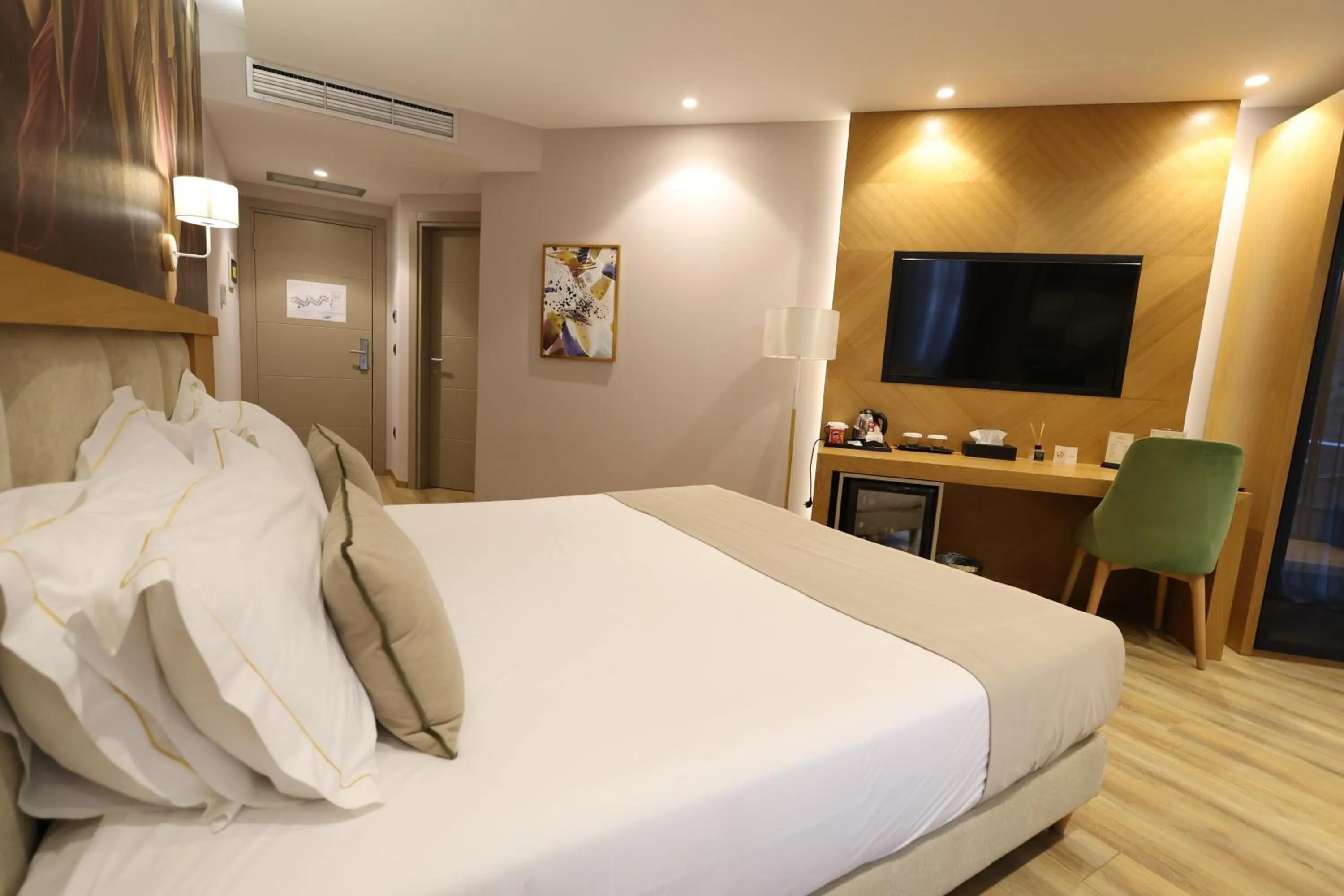 Photo of the whole room, Bed in White Hill Hotel, SPA & Conferences