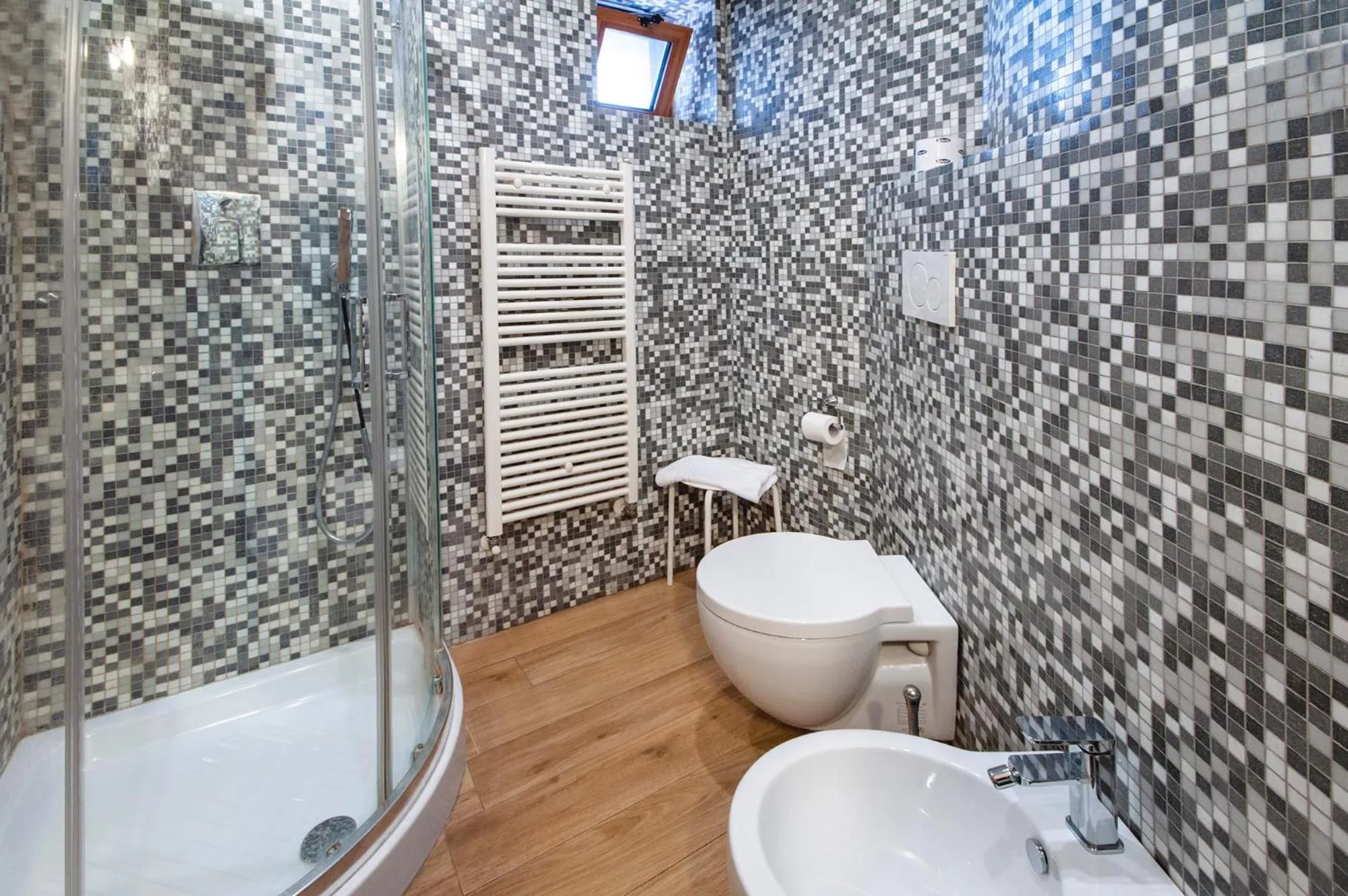 Shower in Maison Reale