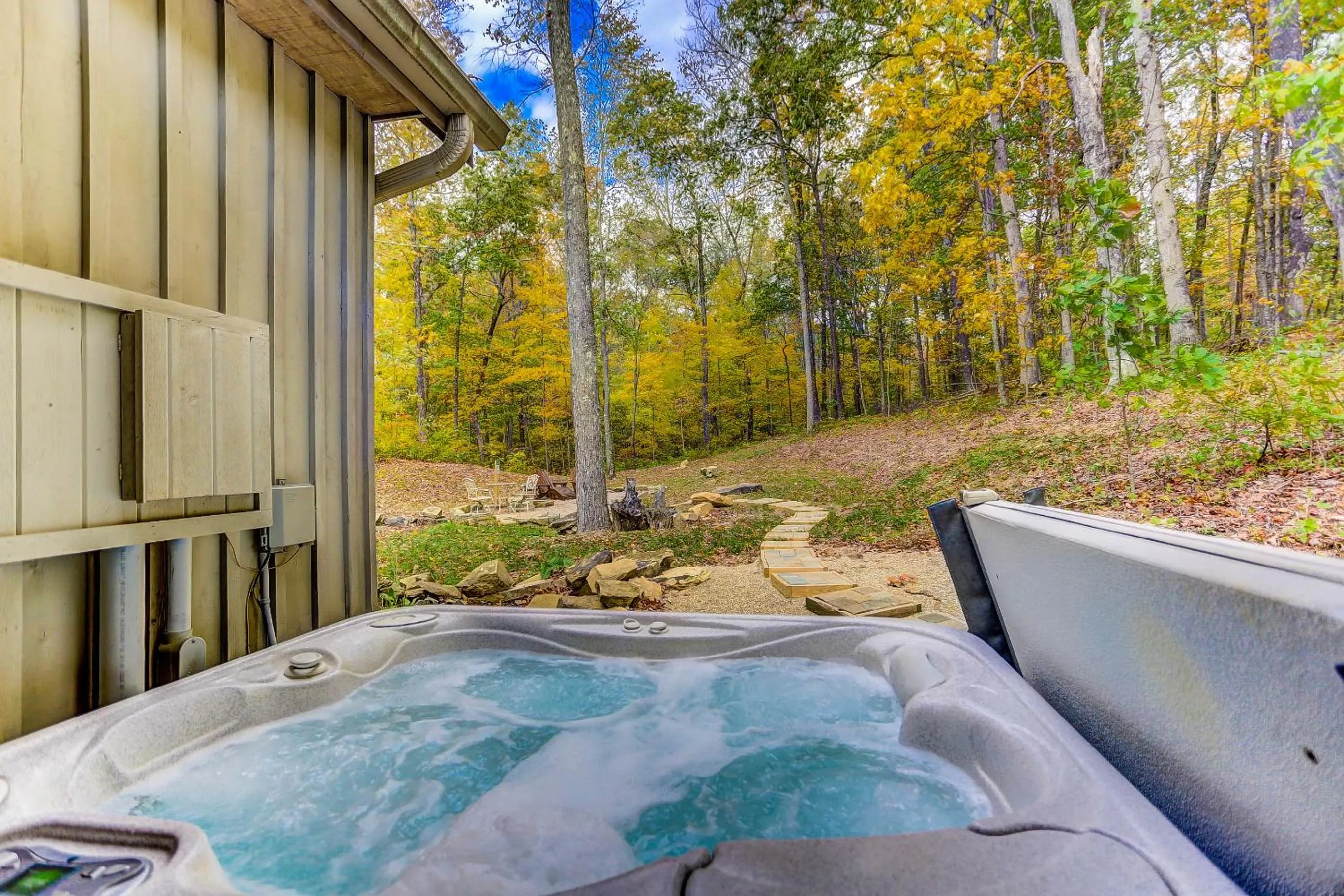 Hot Tub in Cherry Ridge Retreat Luxury Cabins