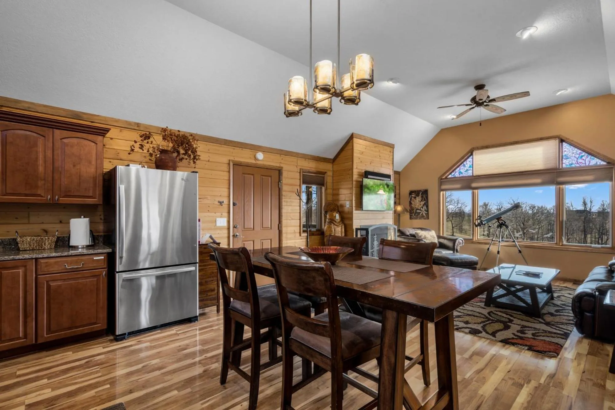Dining area in Cherry Ridge Retreat Luxury Cabins