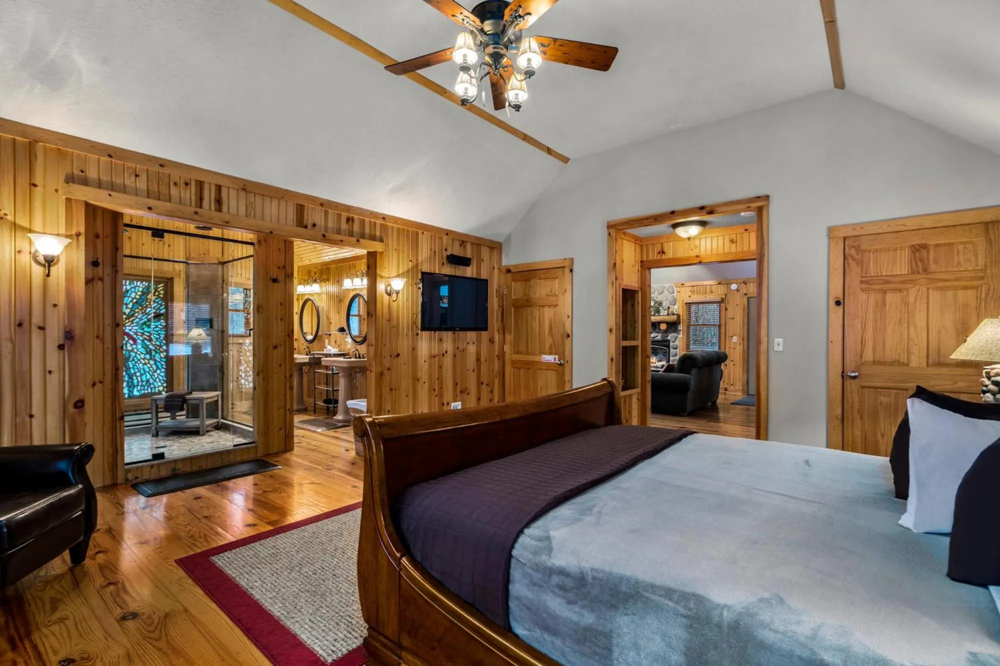 Shower, Bed in Cherry Ridge Retreat Luxury Cabins