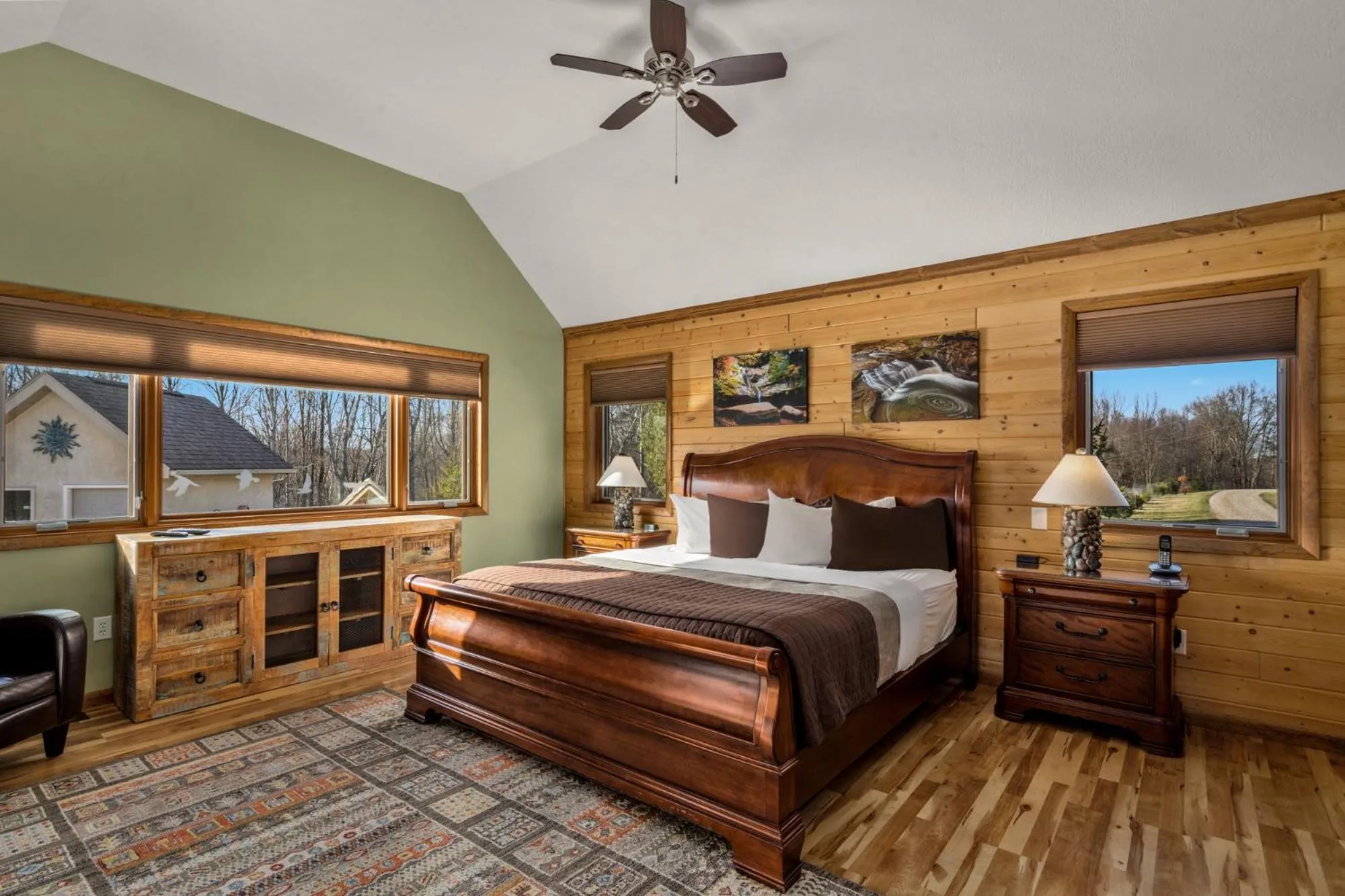 Bedroom, Bed in Cherry Ridge Retreat Luxury Cabins