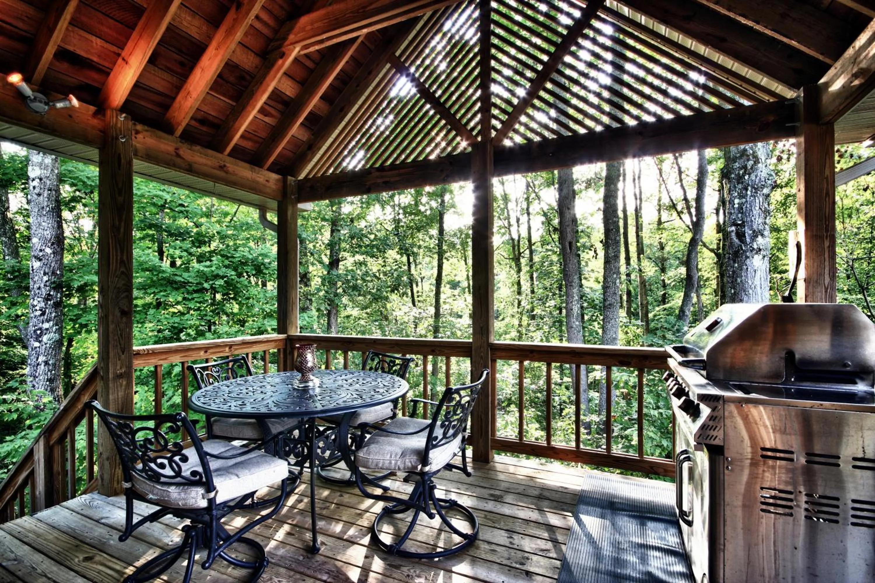 Patio in Cherry Ridge Retreat Luxury Cabins