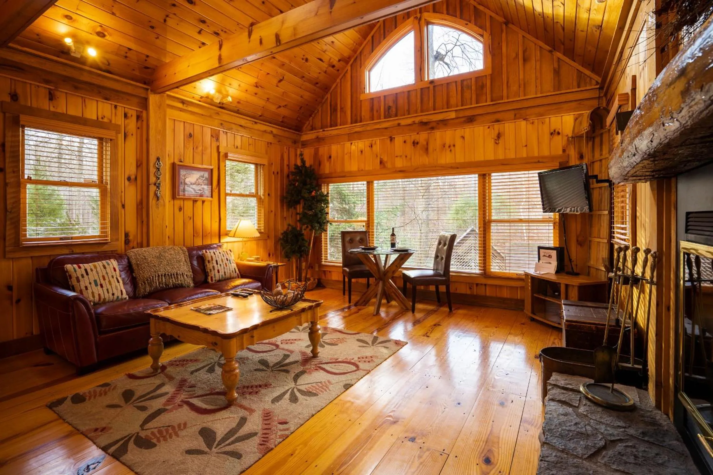 Living room in Cherry Ridge Retreat Luxury Cabins