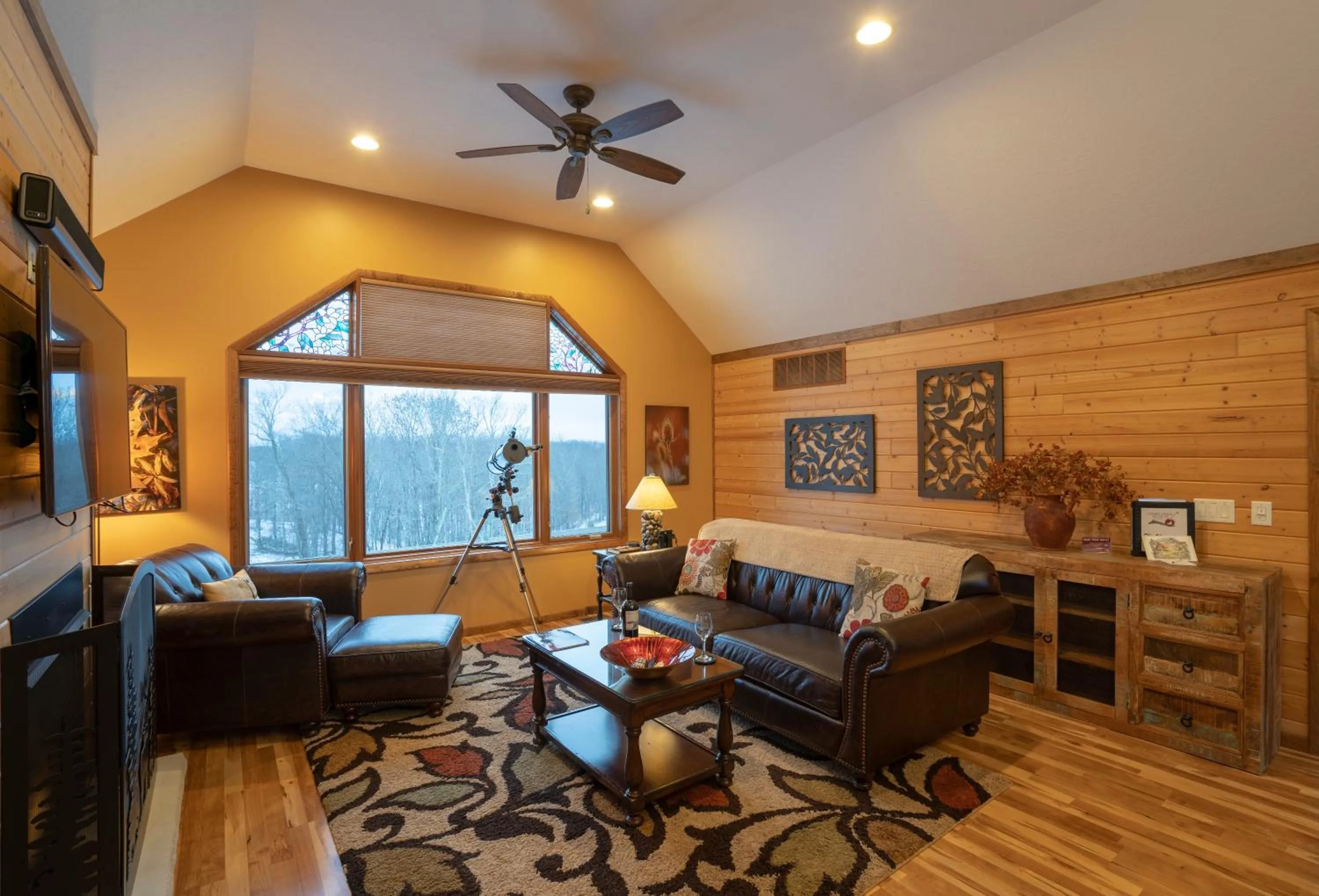 Living room in Cherry Ridge Retreat Luxury Cabins