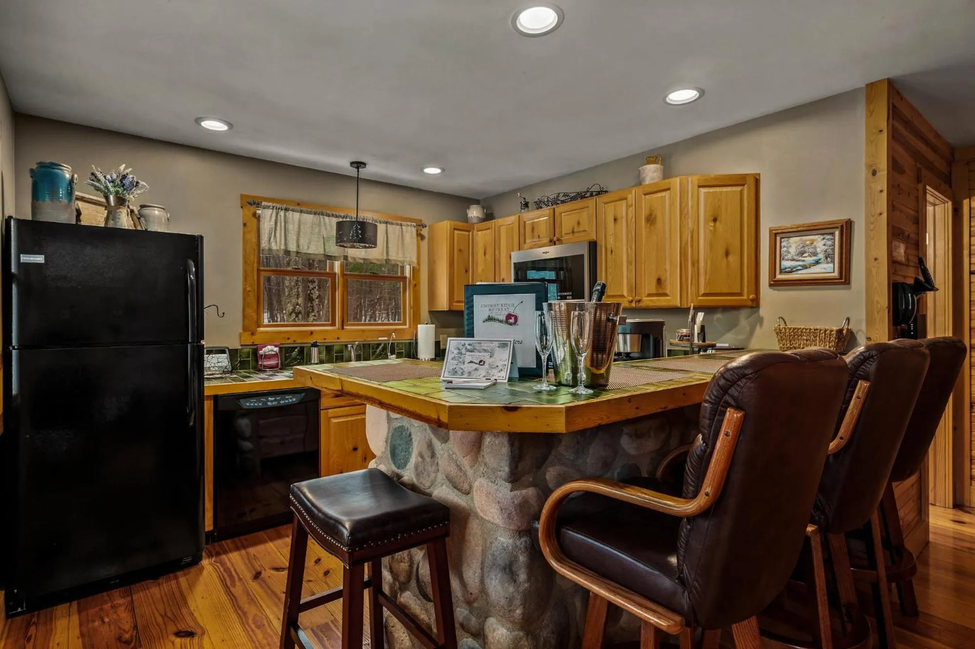 Dining area in Cherry Ridge Retreat Luxury Cabins