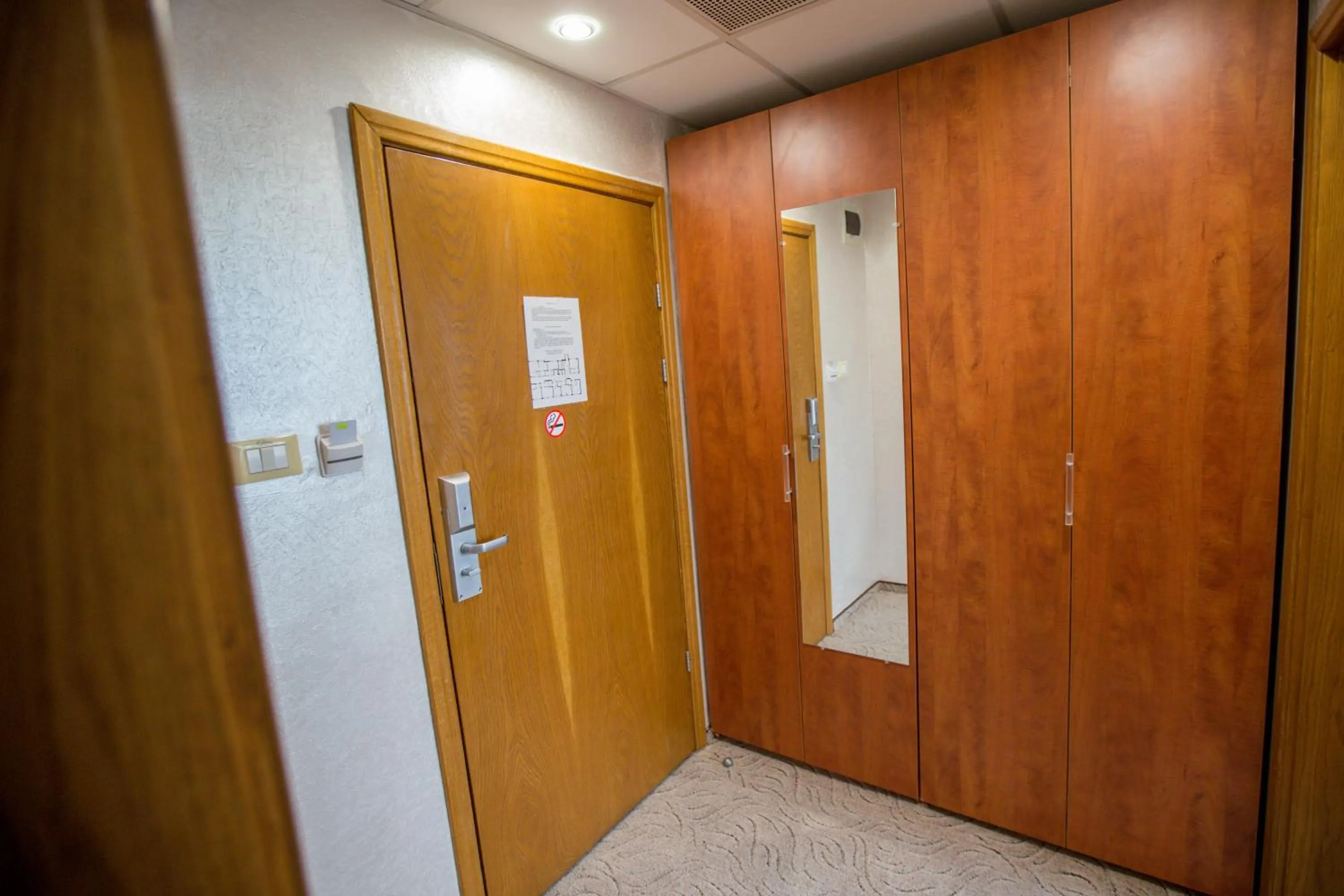 wardrobe in Terra Europe Brontes Hotel