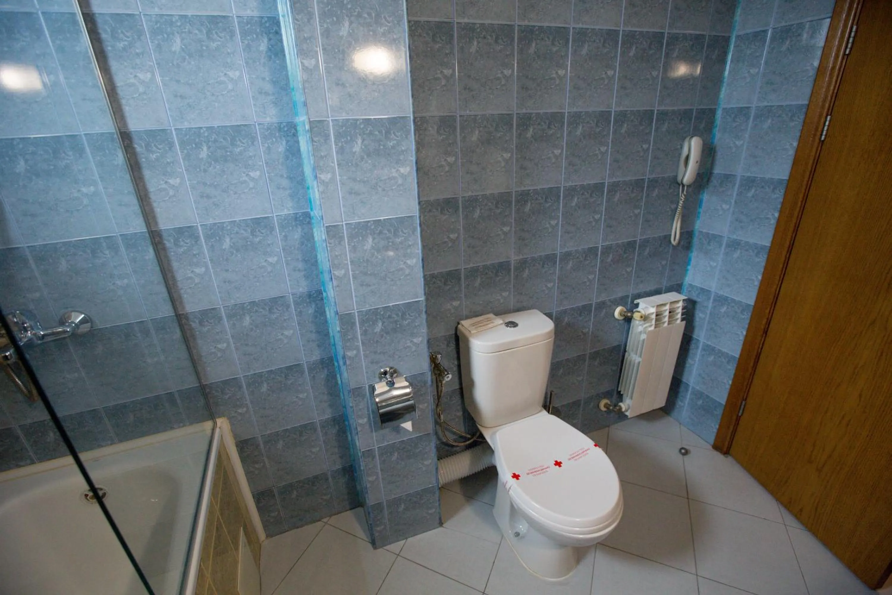 Shower in Terra Europe Brontes Hotel