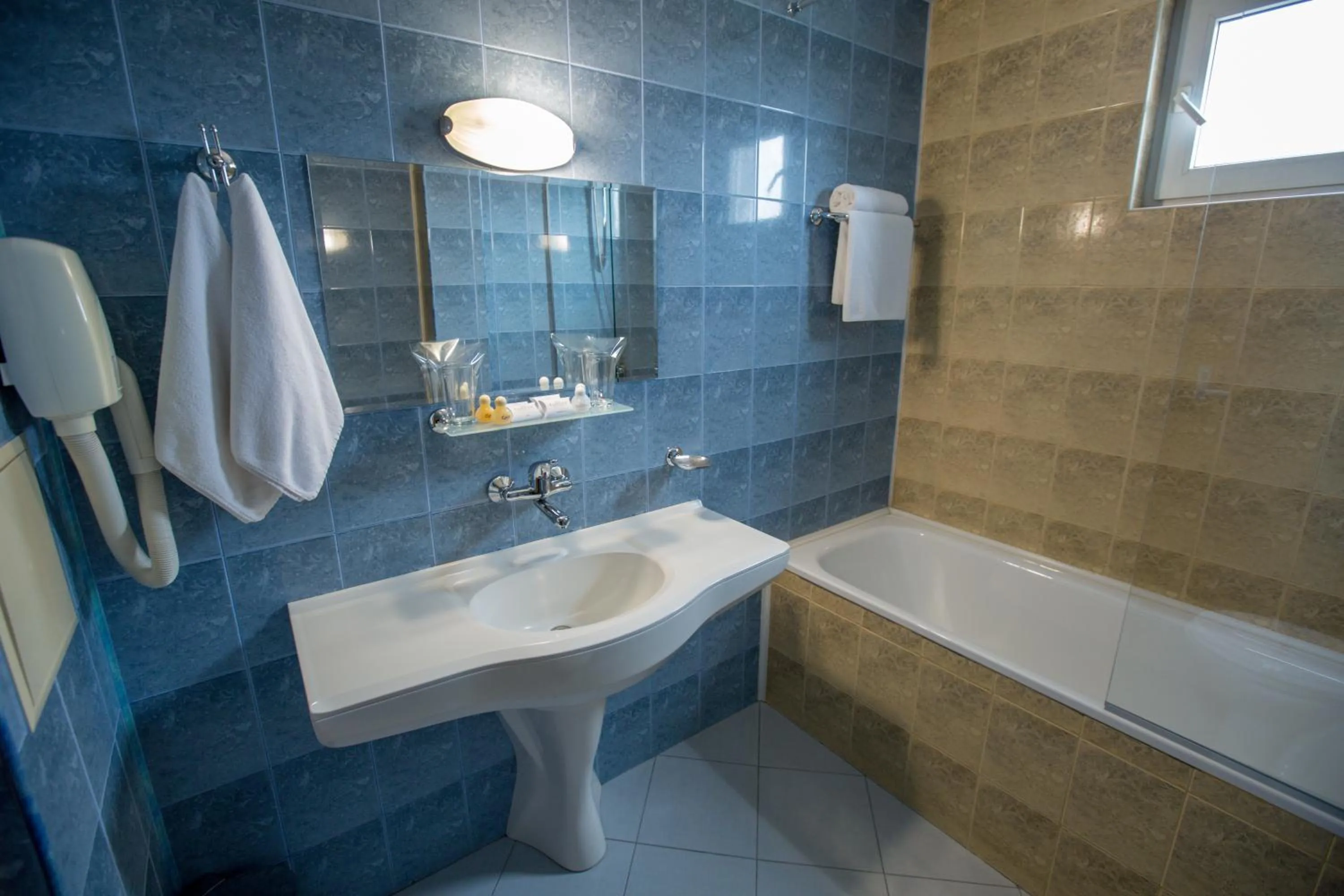 Shower in Terra Europe Brontes Hotel