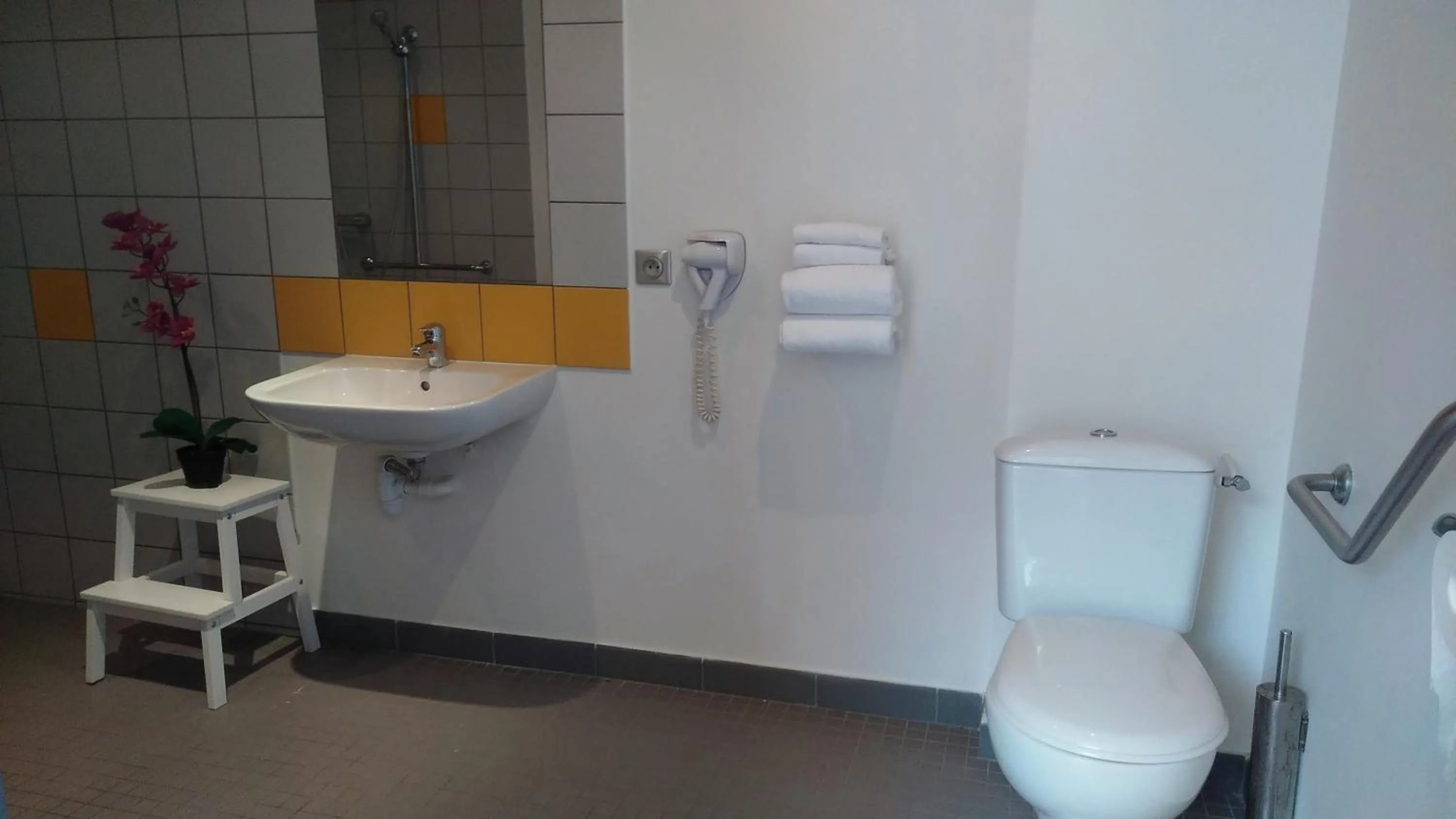 acessibility in Château de Mons Armagnac