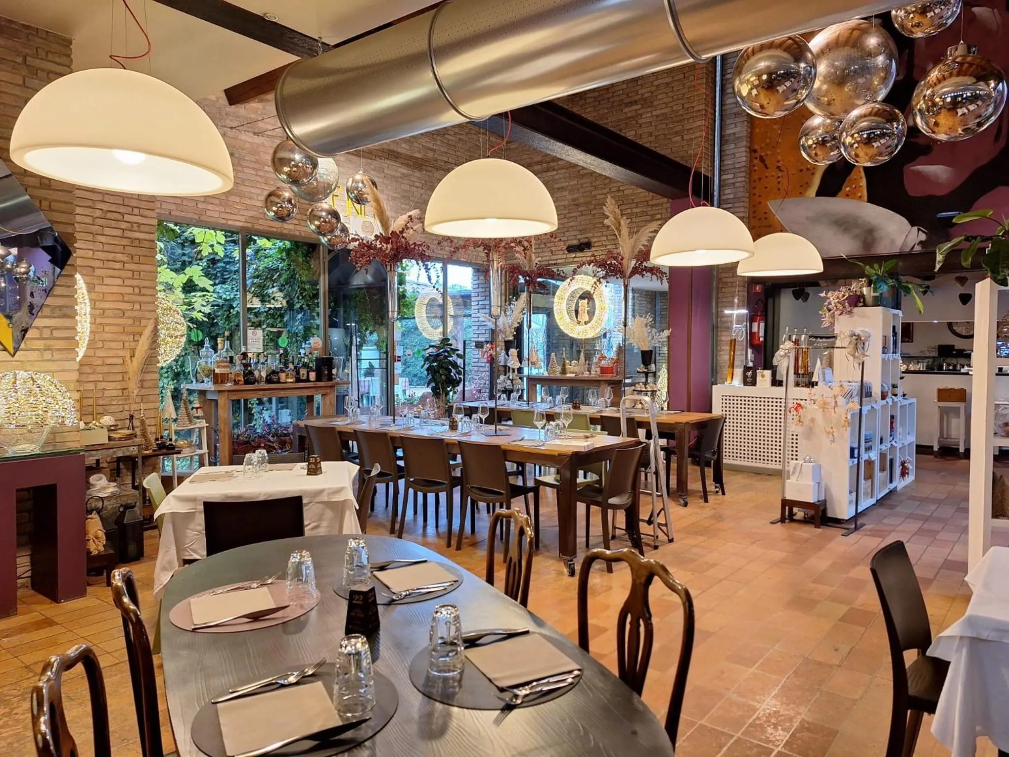 Restaurant/places to eat in Hotel Tre Ville