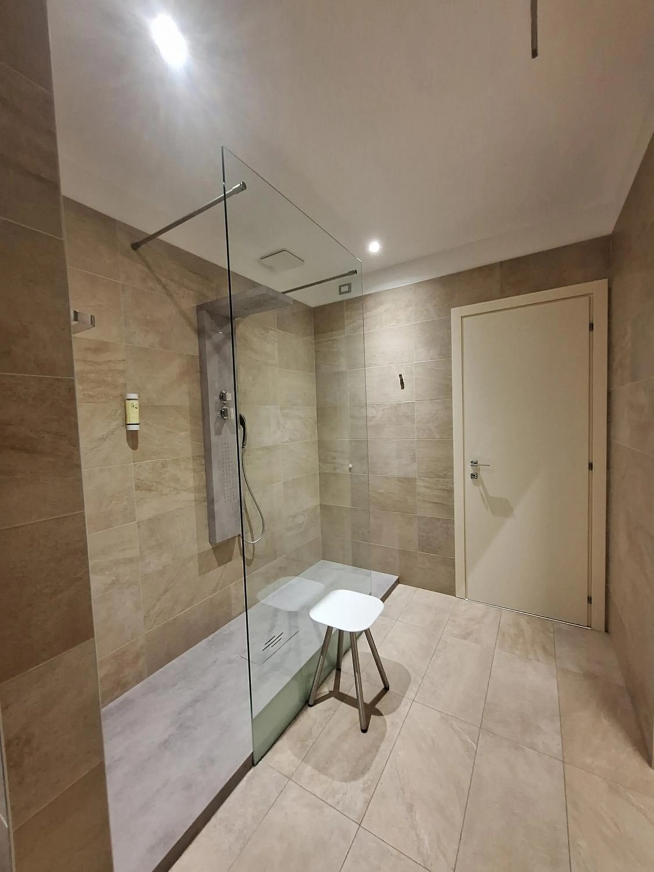 Shower in Hotel Tre Ville