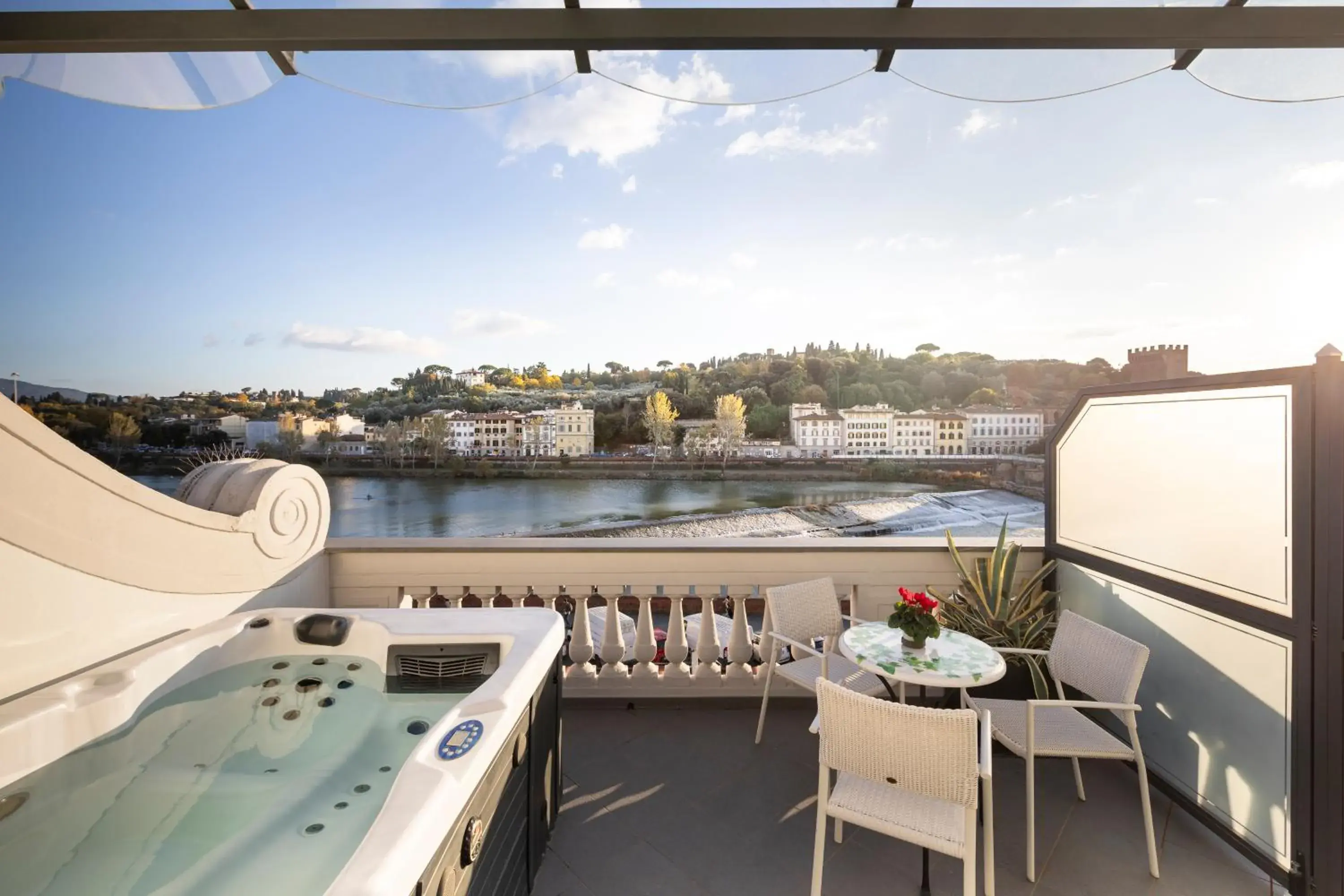 Junior Suite Deluxe - Arno View in LHP Hotel River & SPA Junior Suite Deluxe - Arno View in LHP Hotel River & SPA