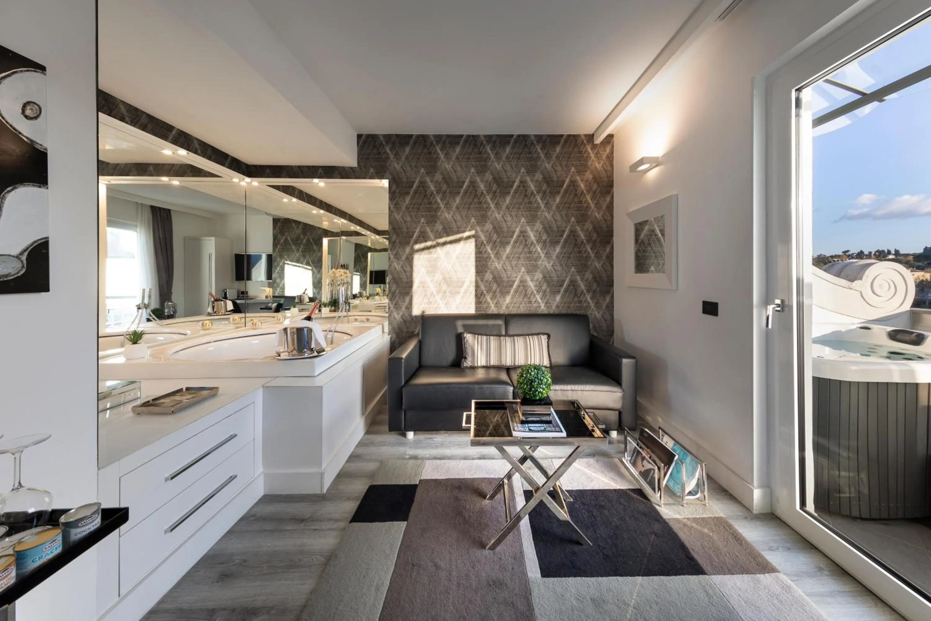 Hot Tub in LHP Hotel River & SPA