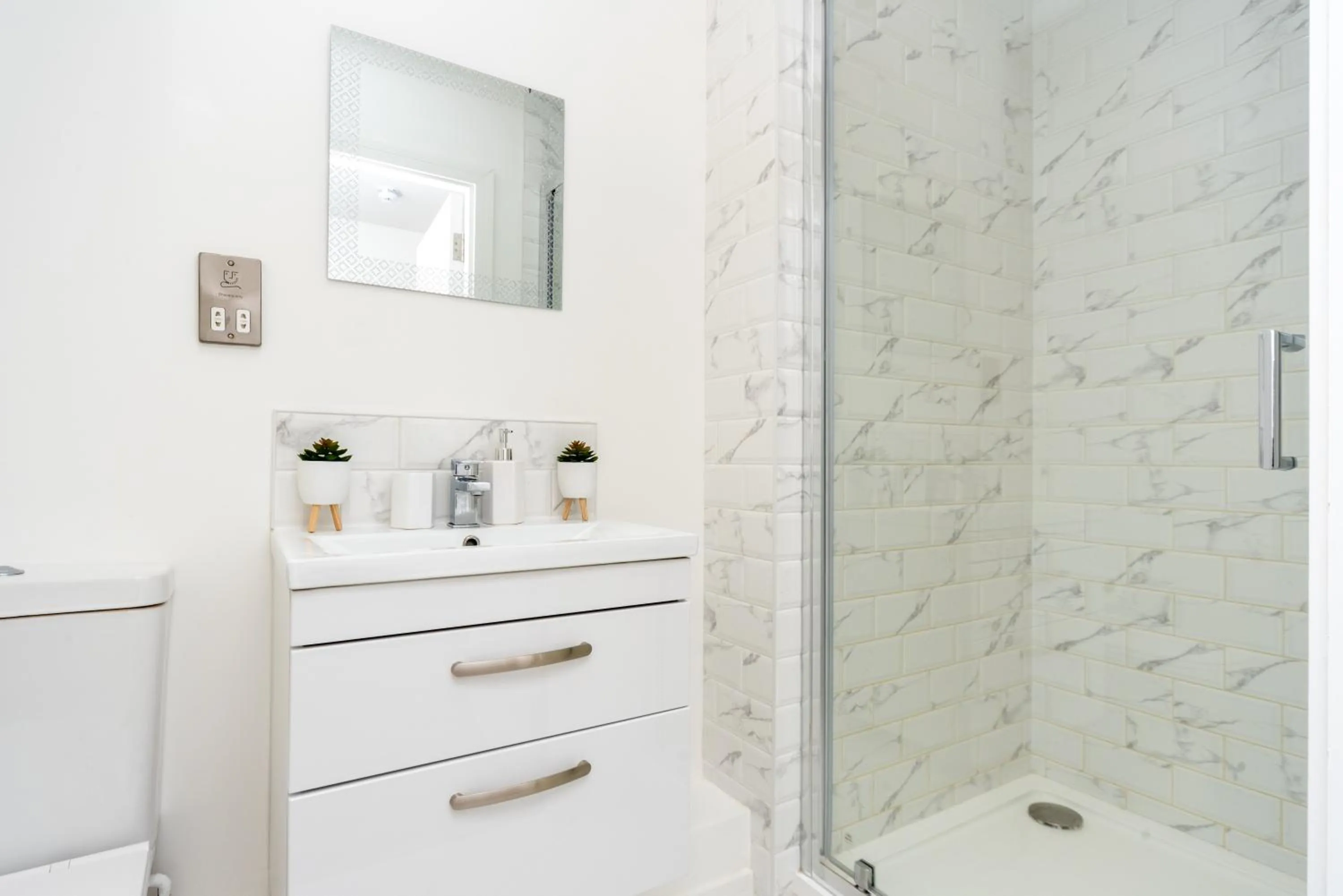 Bathroom in Modern Apartments in Kings Lynn with Free Wi-Fi