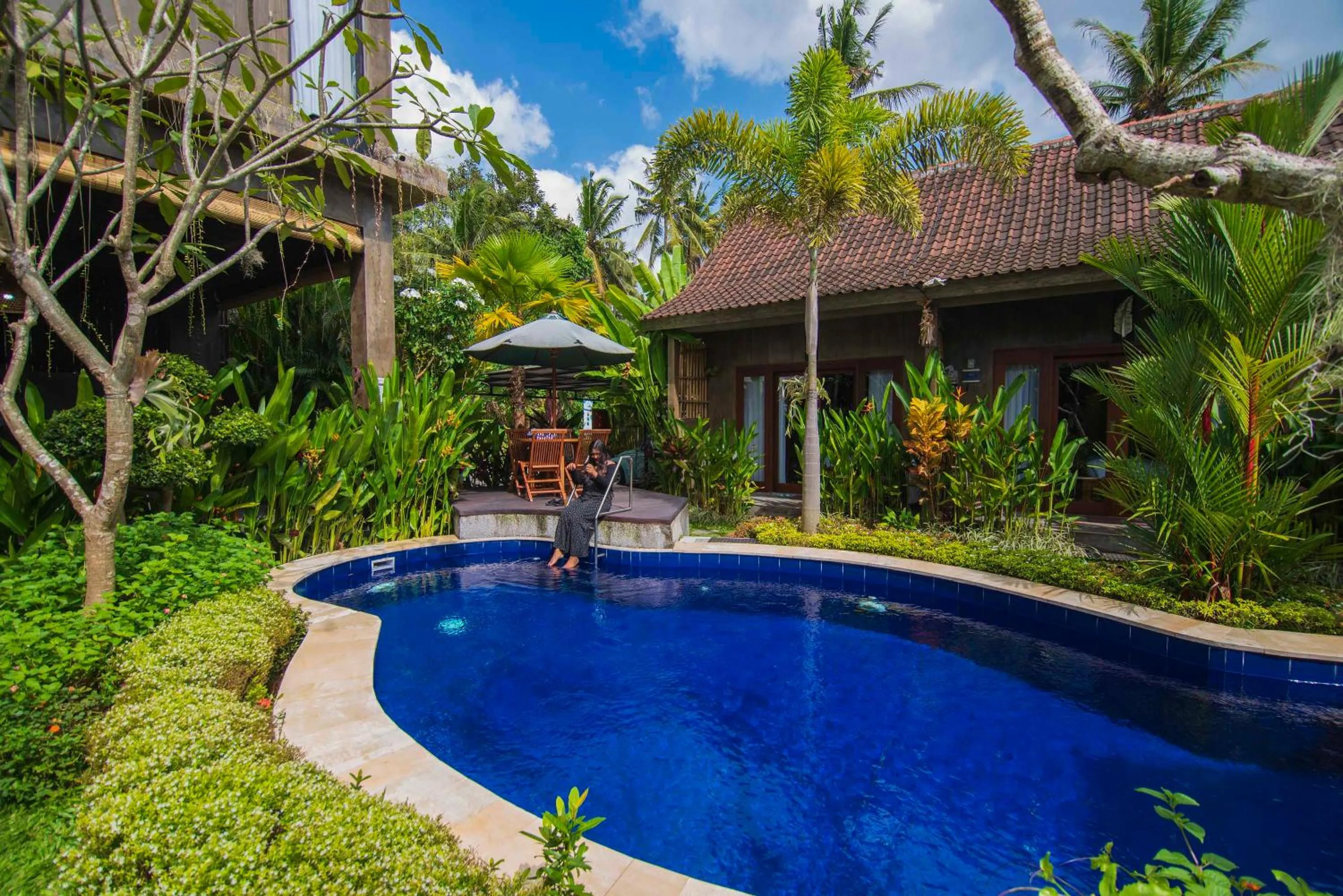 Swimming pool in Elemento Homestay Badung
