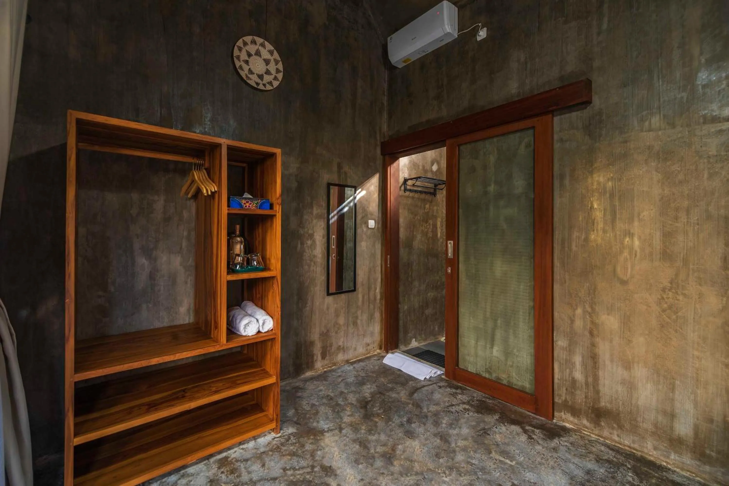 wardrobe in Elemento Homestay Badung