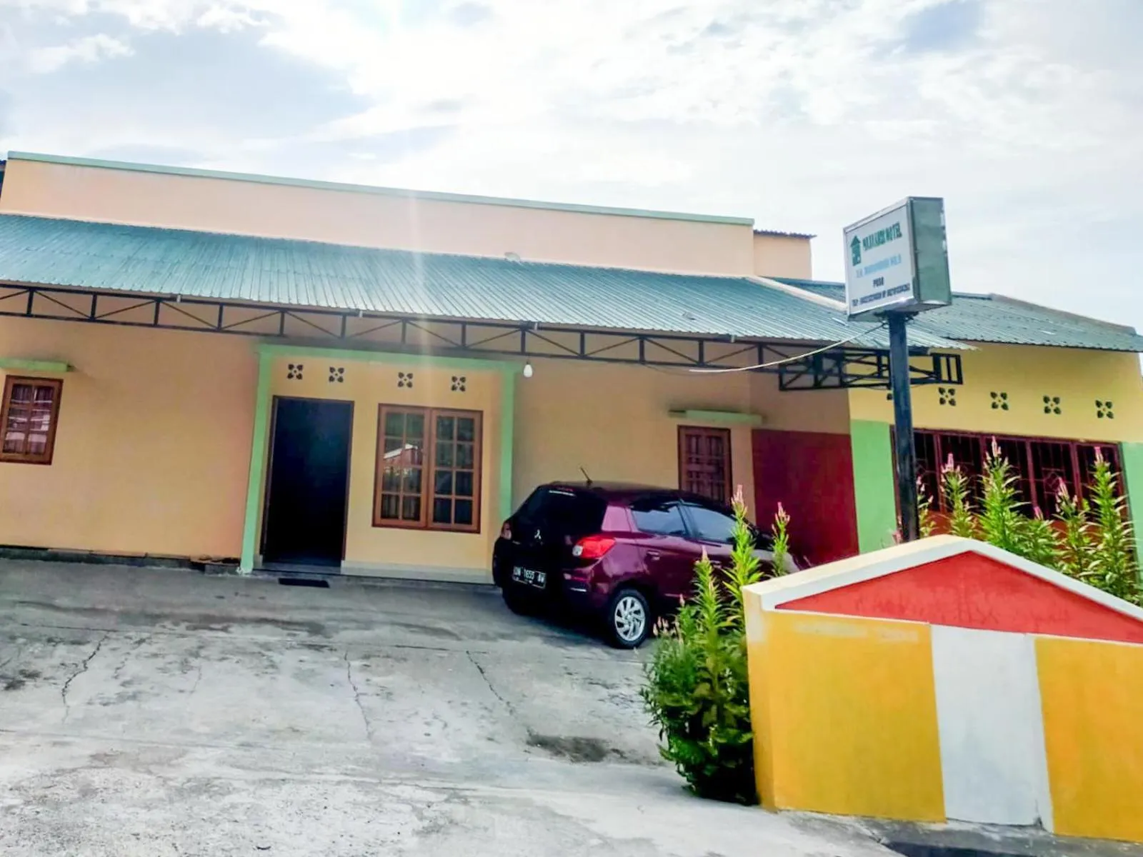 RedDoorz @ Makarios Hotel Poso