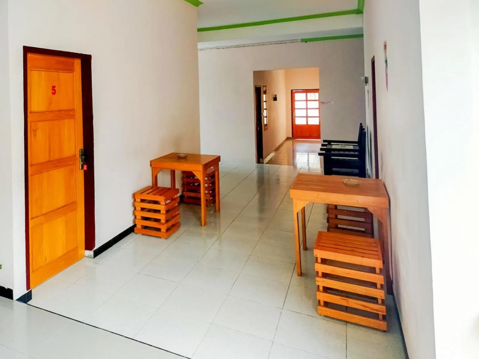 RedDoorz @ Makarios Hotel Poso