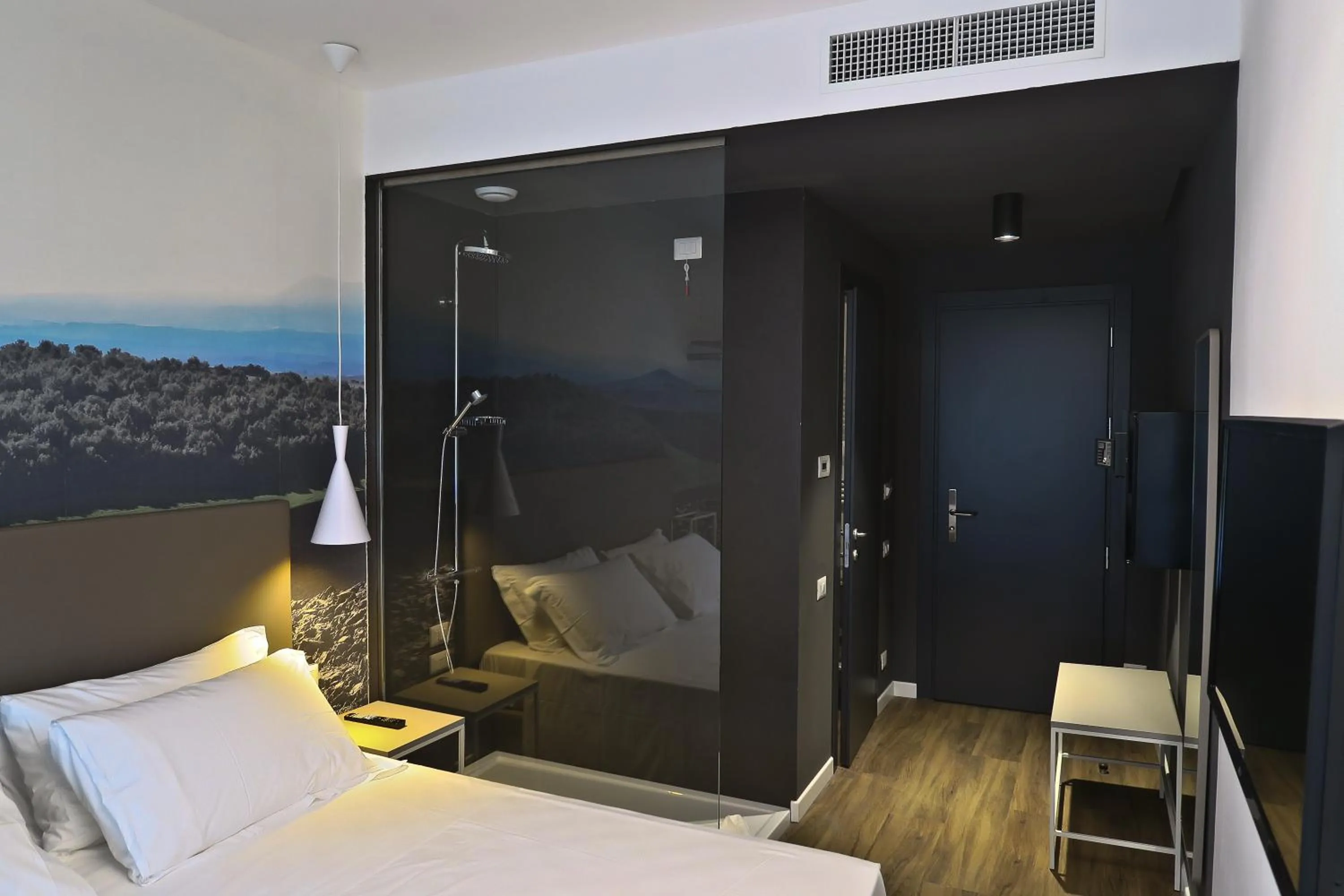 Shower, Bed in Best Western Hotel Corsi