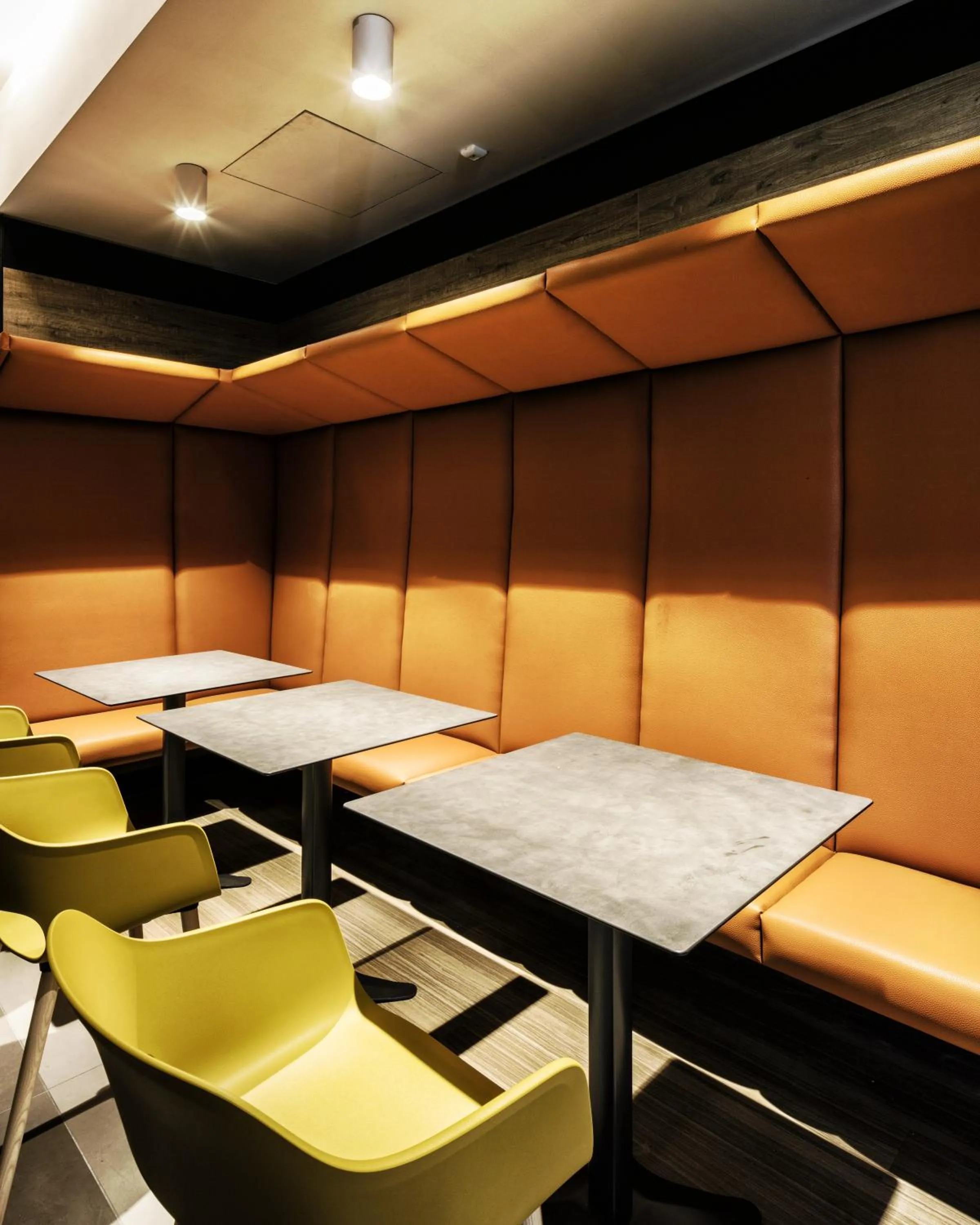 Communal lounge/ TV room in Best Western Hotel Corsi