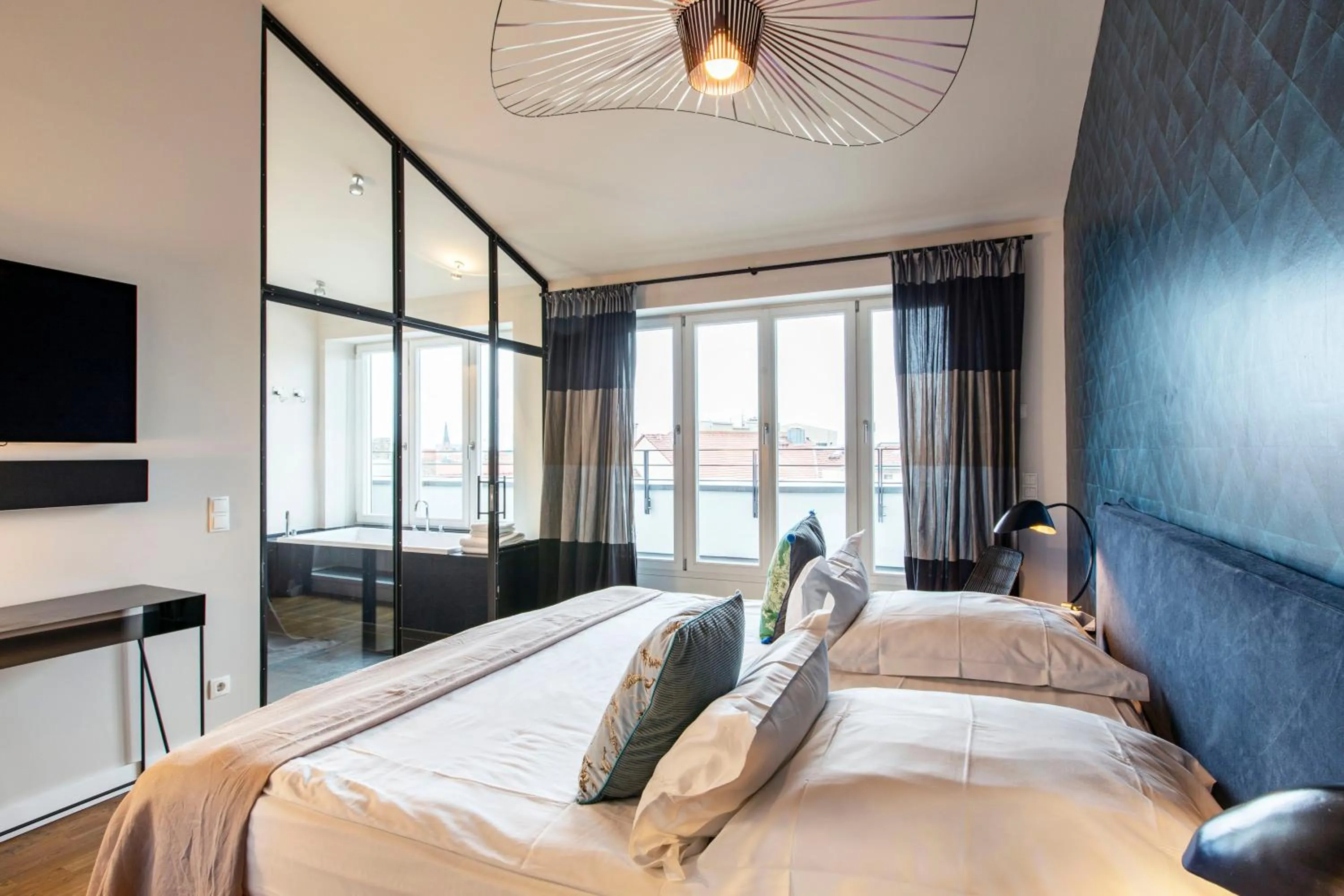 Bedroom, Bed in Gorki Apartments