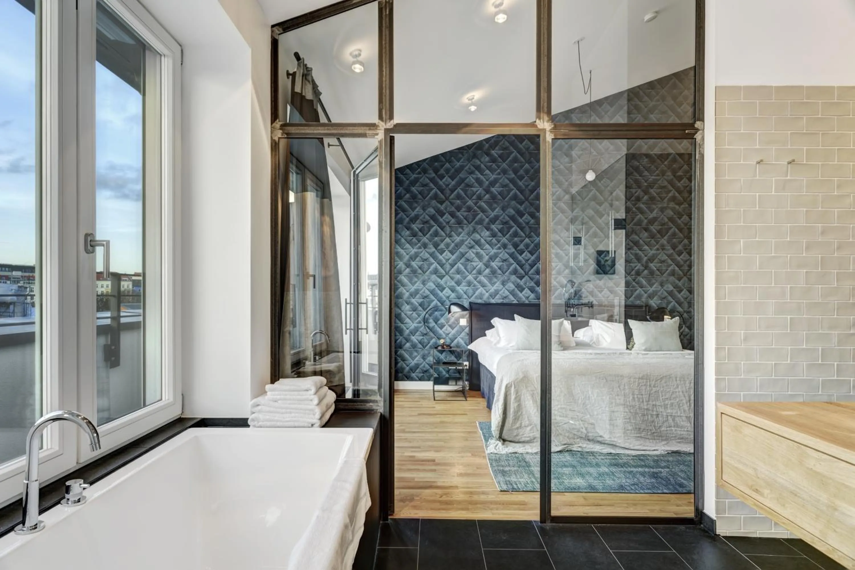 Bathroom, Bed in Gorki Apartments