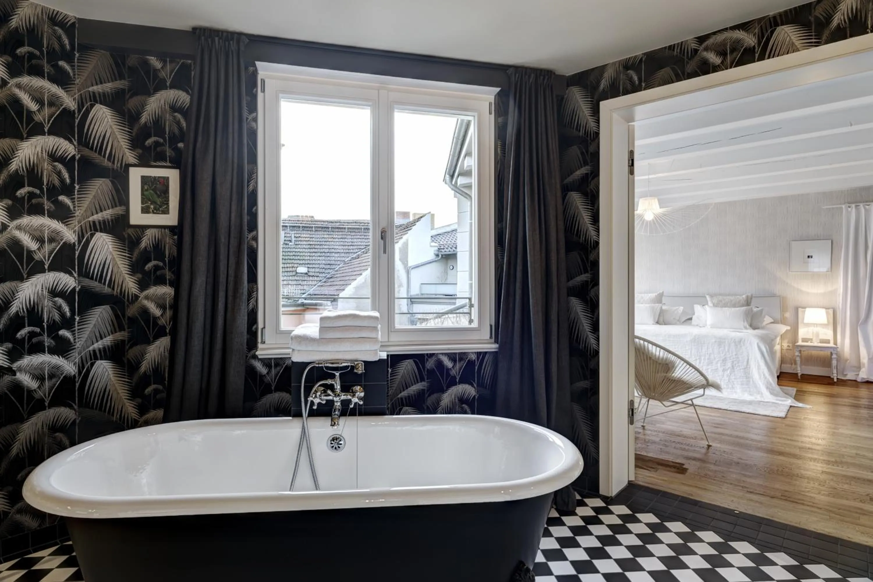 Bathroom, Bed in Gorki Apartments