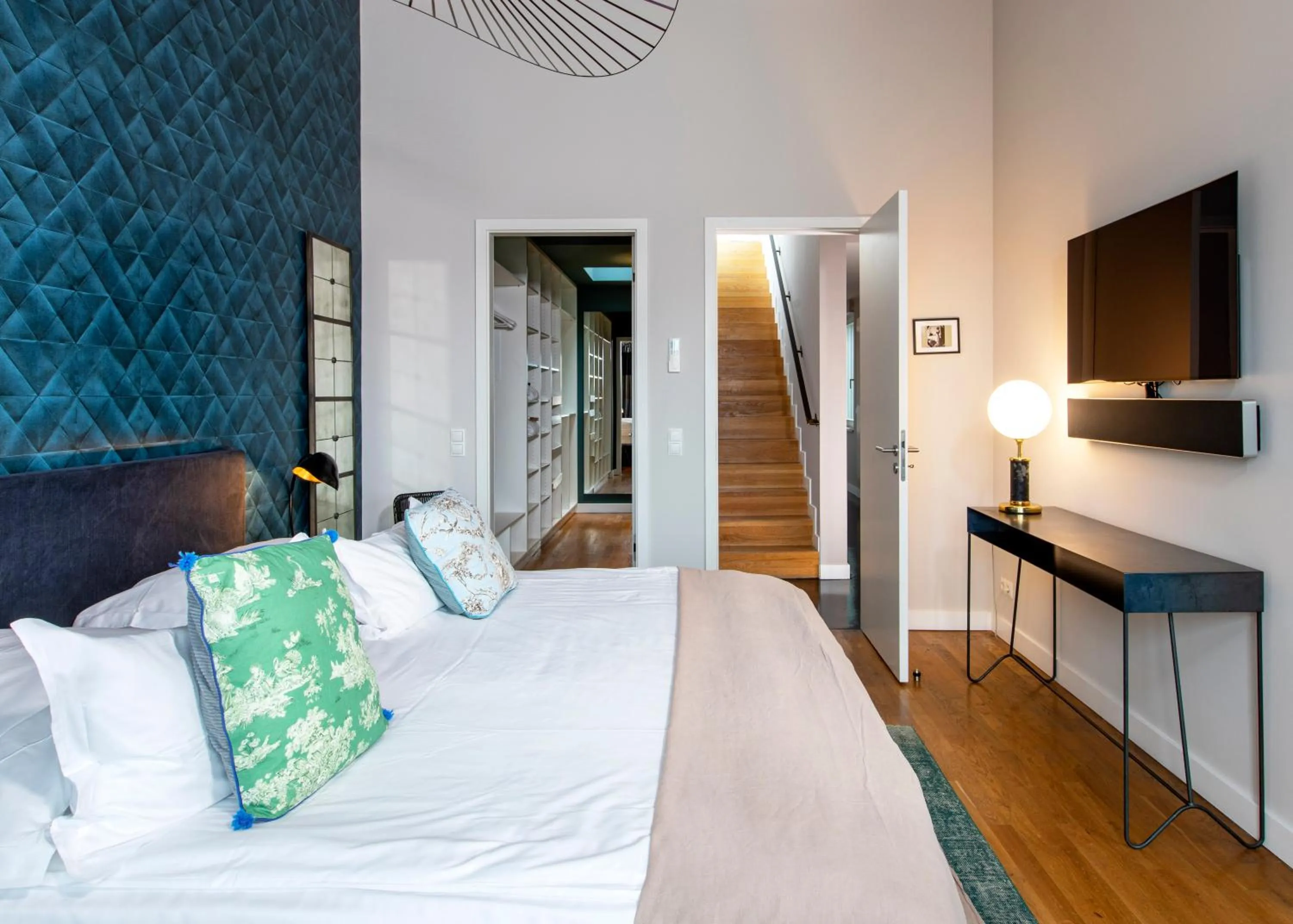 Bedroom, Bed in Gorki Apartments