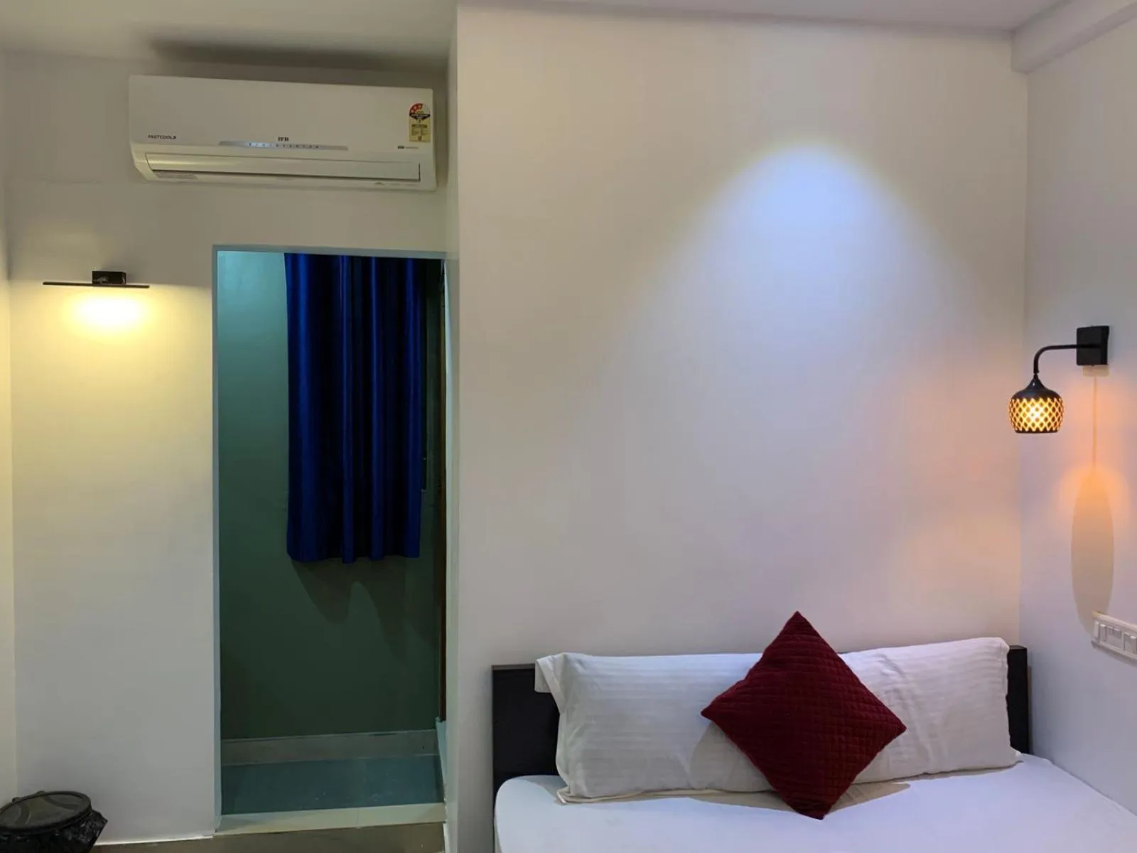 Bed in FAAZ Residency