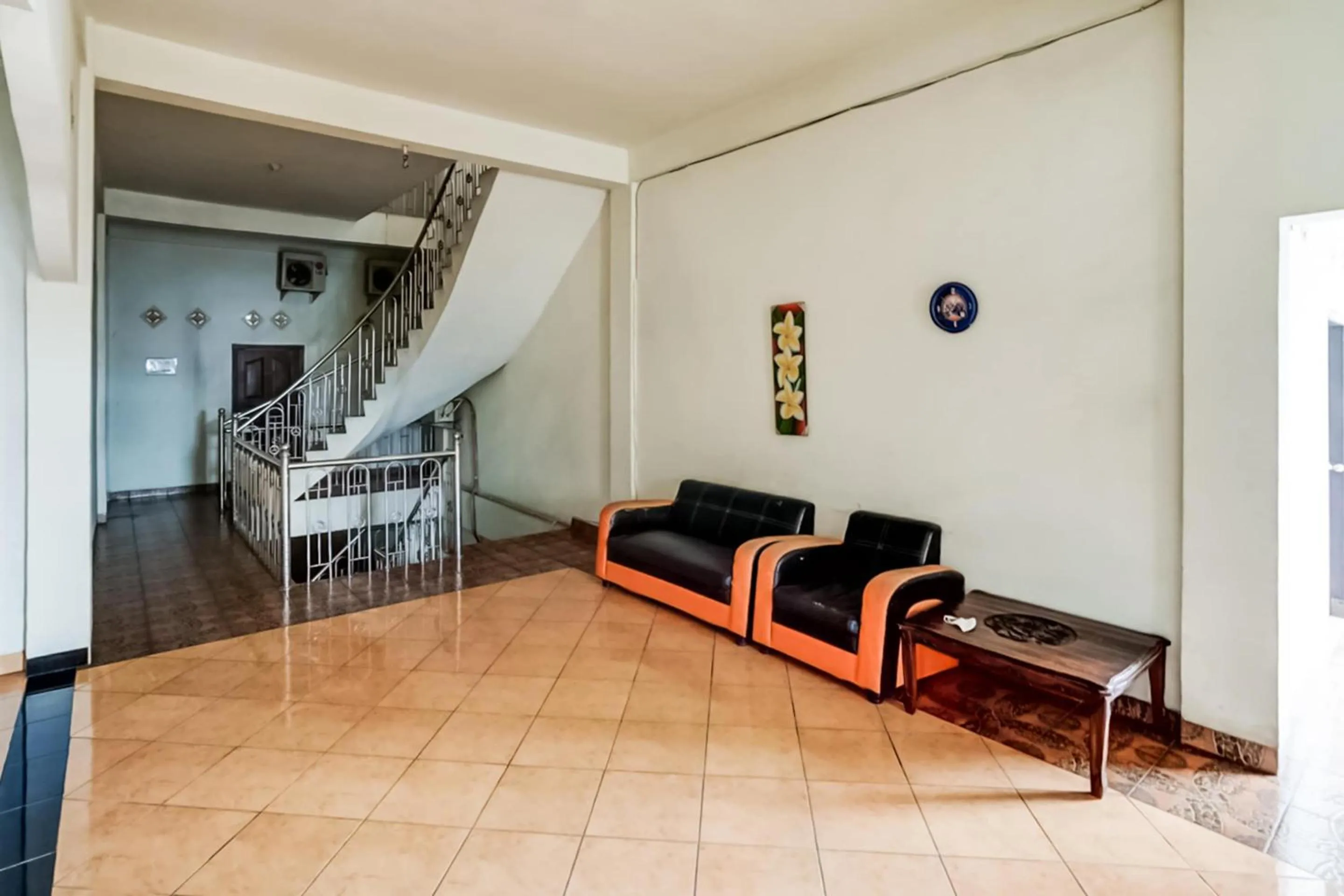 Lobby or reception in OYO Life 91160 Wisma Srijaya Syariah