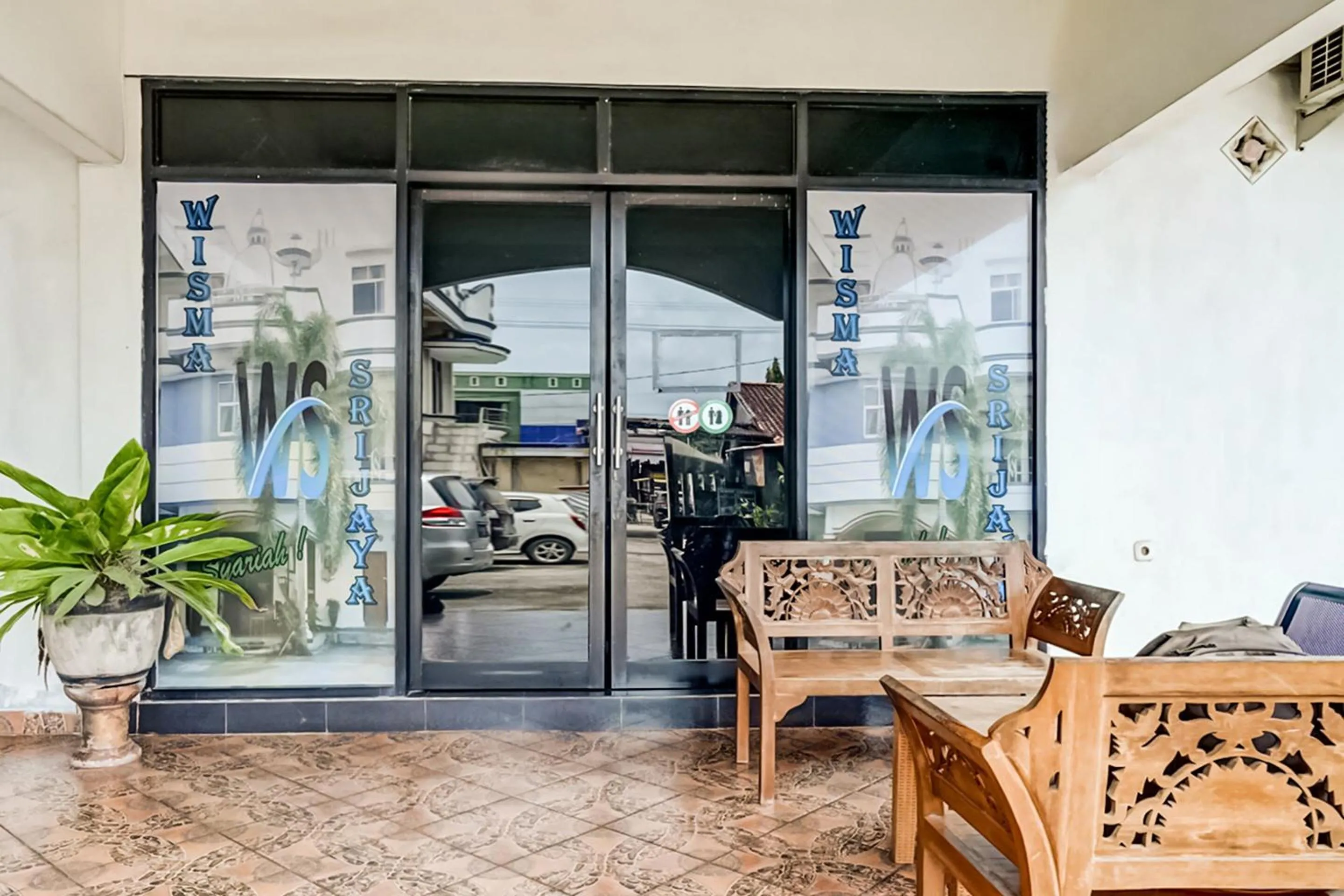 Facade/entrance in OYO Life 91160 Wisma Srijaya Syariah